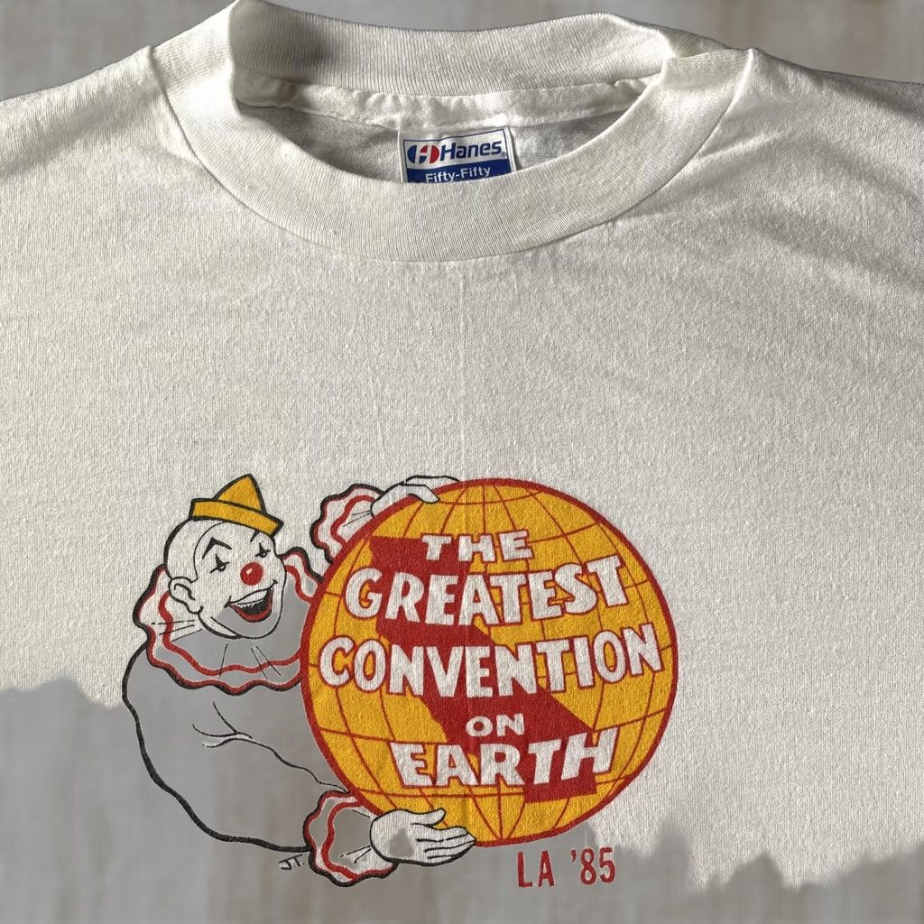Hanes VINTAGE Hanes The Greatest Convention On Earth Shirt Mens L 1985 LA 80s White Crew Neck Graphic Print Clown USA Size US L / EU 52-54 / 3 - 1 Thumbnail