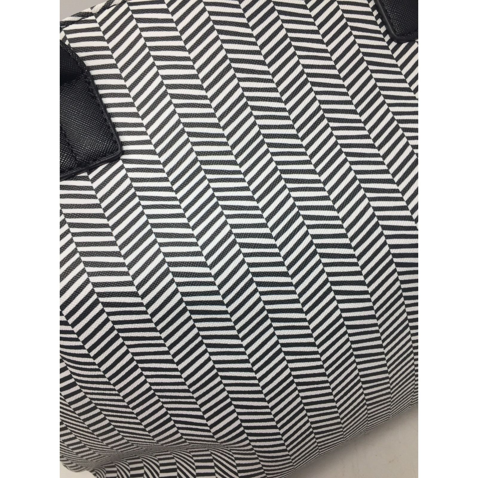Other Trina Turk Optical Illusion Black & White Chevron 2 Way Tote Size ONE SIZE - 13 Thumbnail
