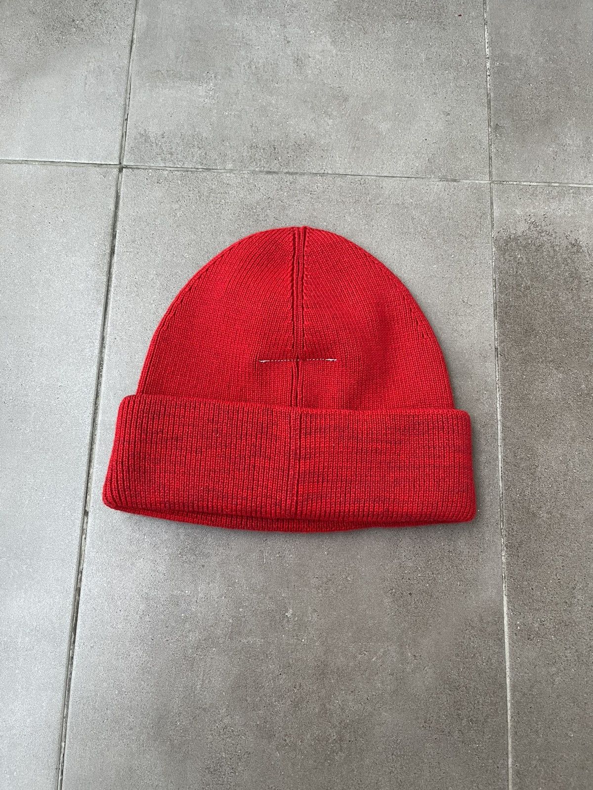 Maison Margiela !DS! AW22 Maison Margiela White Stitch Knitted Red Beanie Size ONE SIZE - 5 Thumbnail