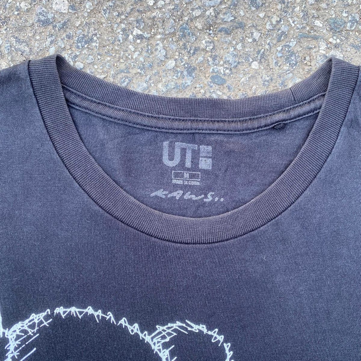 Uniqlo RARE ‼️ Kaws Size US M / EU 48-50 / 2 - 3 Thumbnail