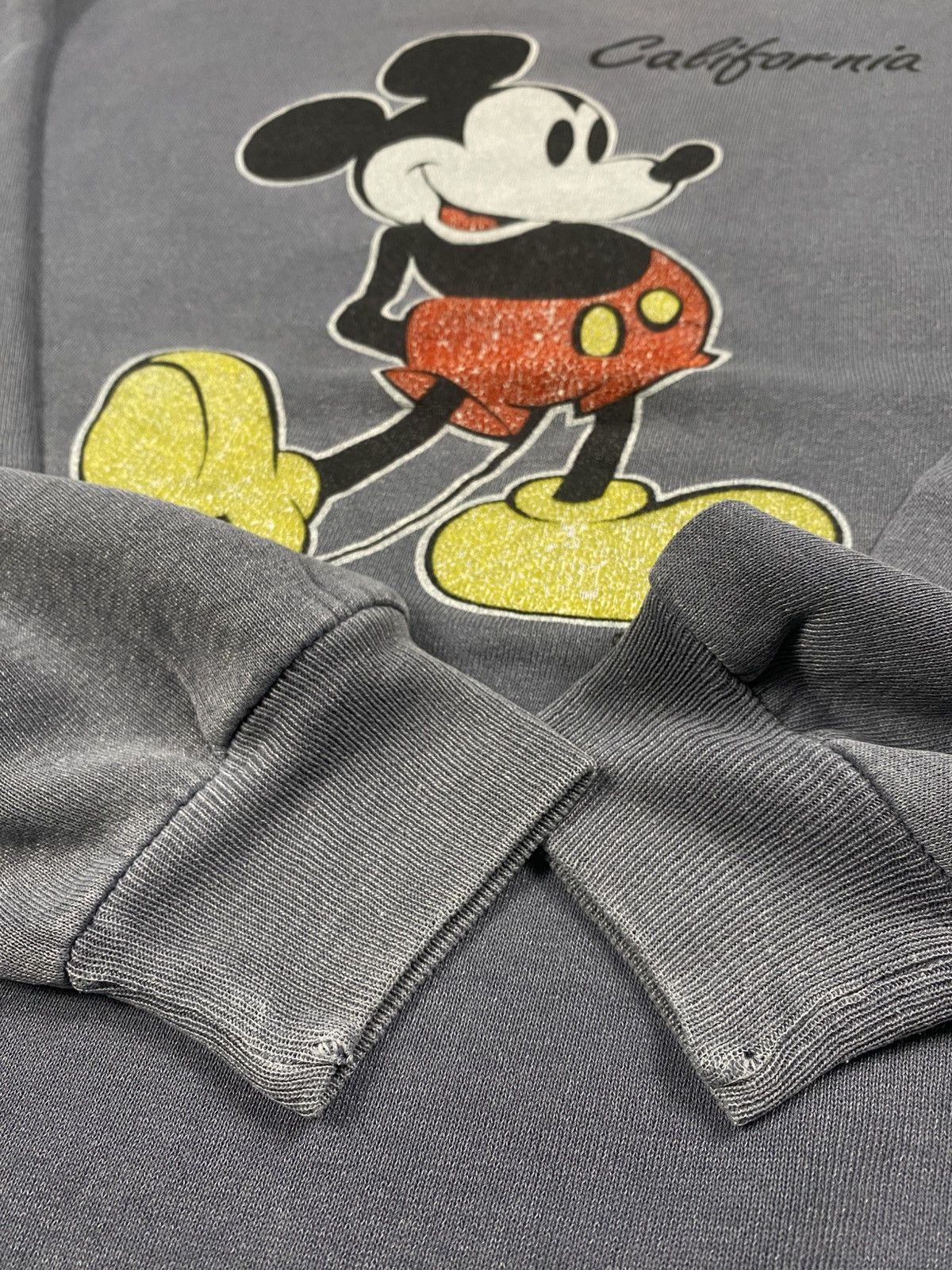 Velva Sheen Vintage 90s Disney Mickey Mouse Washed Boxy Crewneck Size US M / EU 48-50 / 2 - 7 Thumbnail