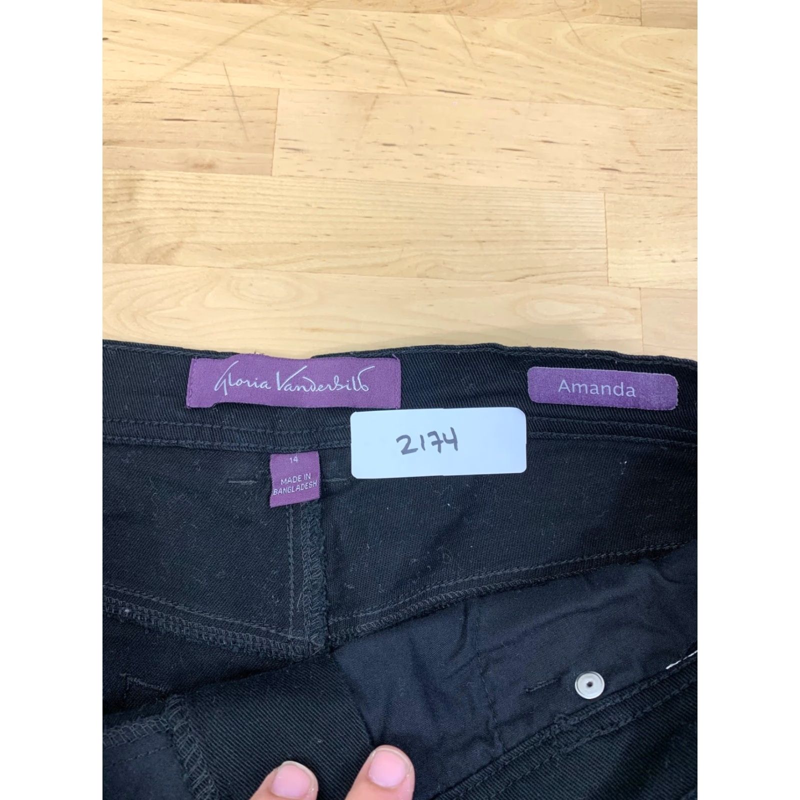 Gloria Vanderbilt Gloria Vanderbilt Amanda Jeans Womens 14 Black Denim Straight Regular Rise High 29.5in Belt Loops Pockets Zip Button Size 36" / US 14 / IT 50 - 5 Thumbnail