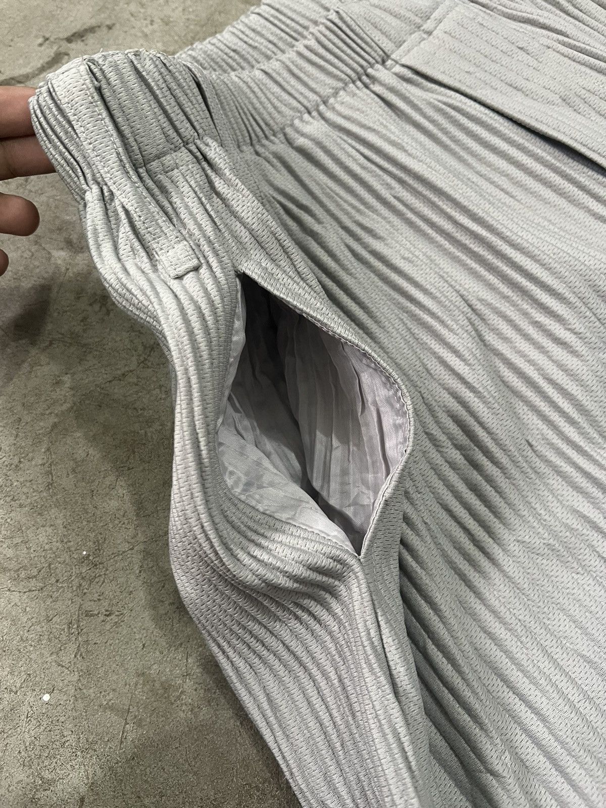 Designer × Homme Plisse Issey Miyake × Issey Miyake Homme Plisse Issey Miyake Basics Pleated Pants Size US 33 - 2 Thumbnail