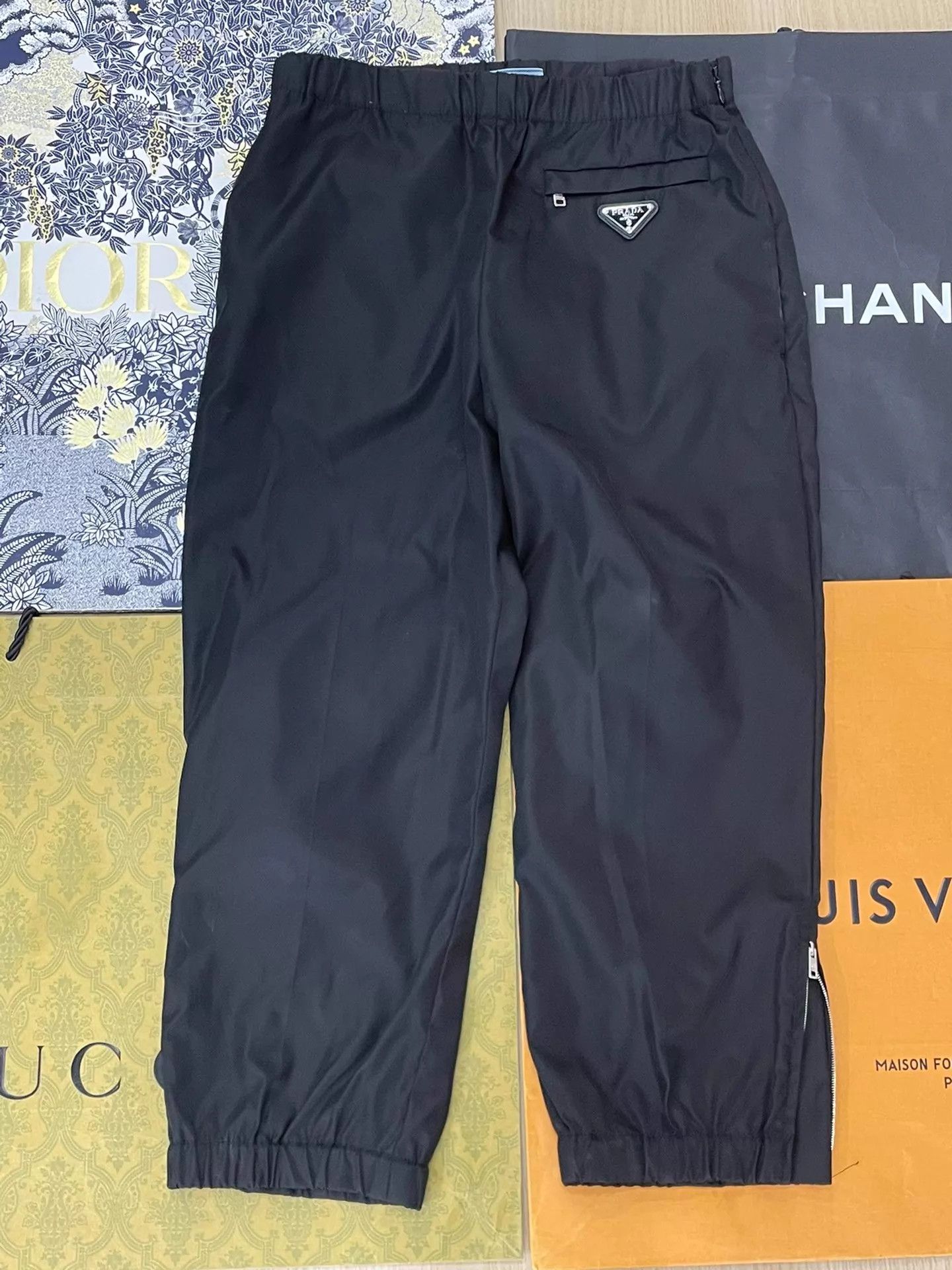 Prada Prada Black Triangle Logo Nylon Pants 40 Size 27" / US 4 / IT 40 - 1 Thumbnail