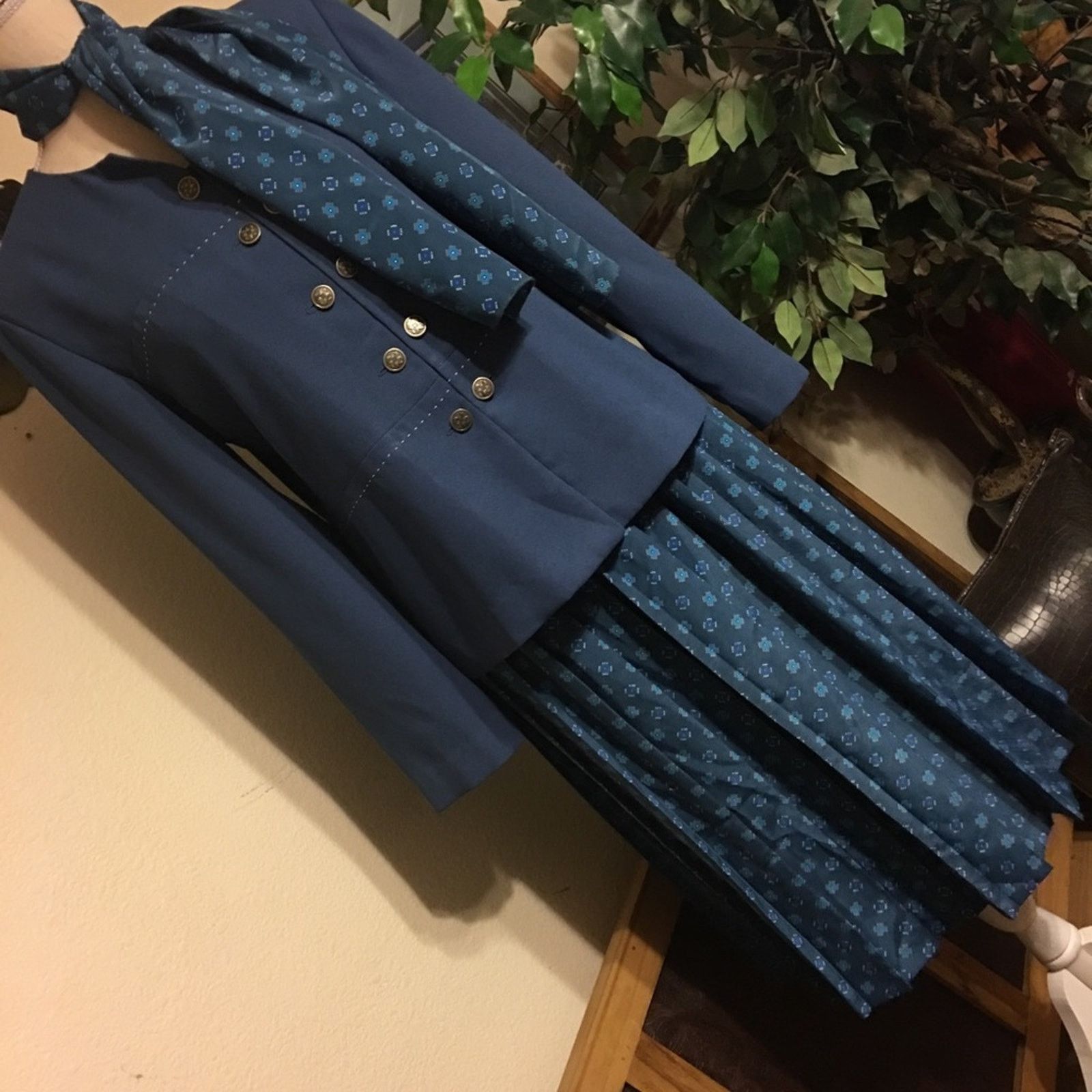 Vintage Vintage Leslie Fay slate blue skirt set with scarf Size M / US 6-8 / IT 42-44 - 1 Thumbnail