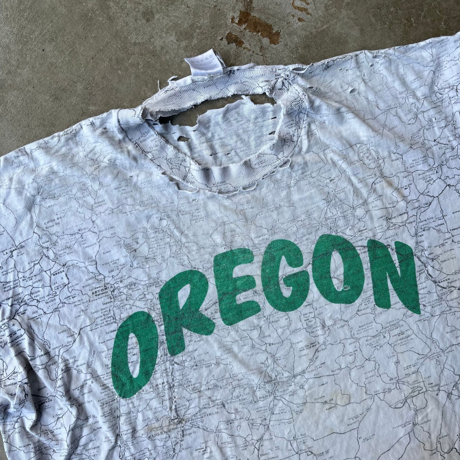 Vintage VINTAGE OREGON MAP AOP SHIRT XL 90S THRASHED Size US XL / EU 56 / 4 - 1 Thumbnail
