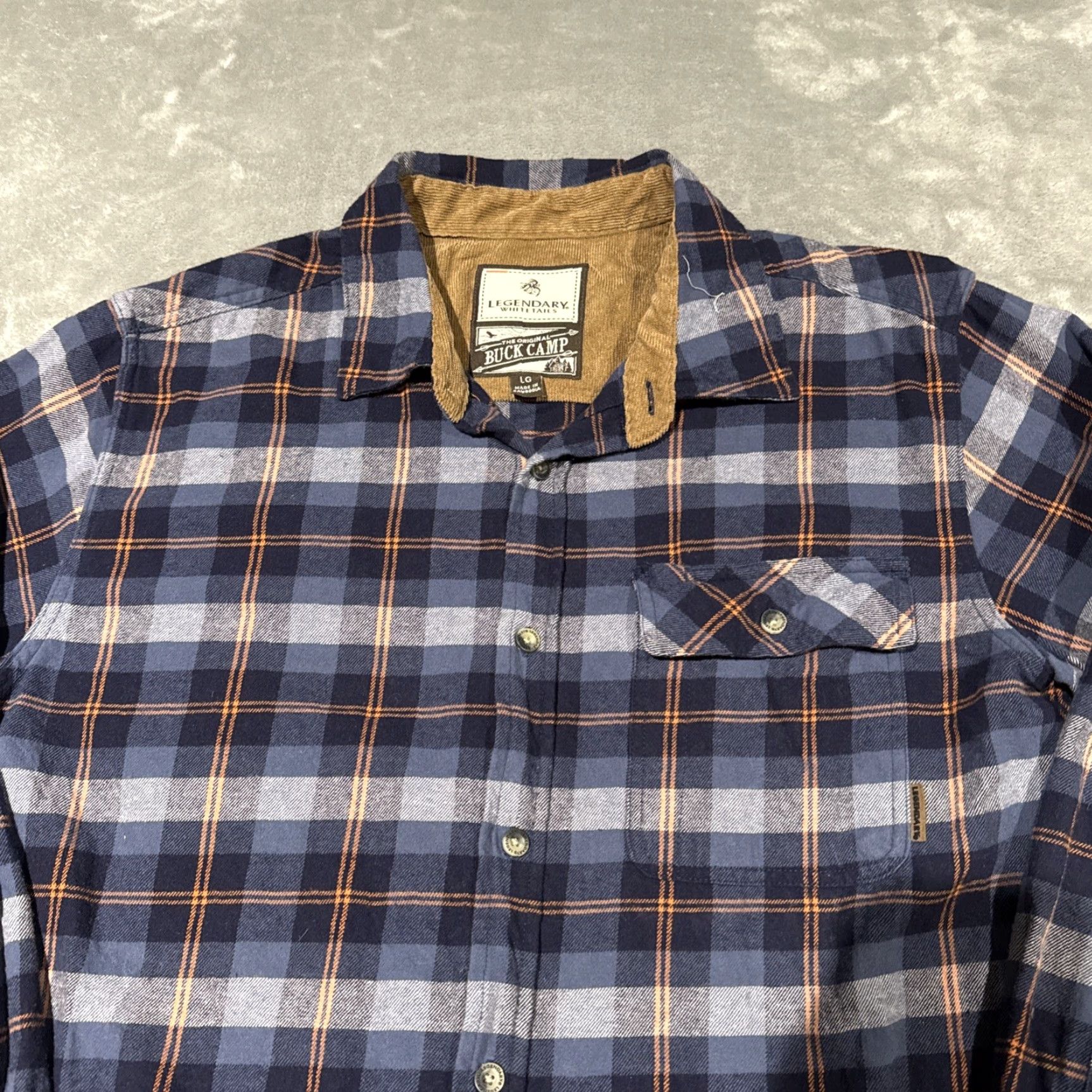 Vintage Legendary Whitetails Buck Camp Shirt Mens Large Blue Plaid Flannel Outdoor Size US L / EU 52-54 / 3 - 2 Thumbnail