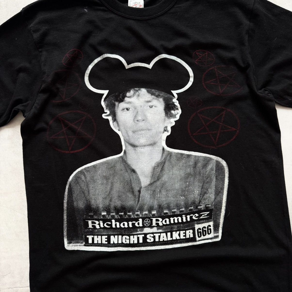Vintage 90s Richard Ramirez The Night Stalker Serial Killer T-shirt Size US M / EU 48-50 / 2 - 2 Thumbnail