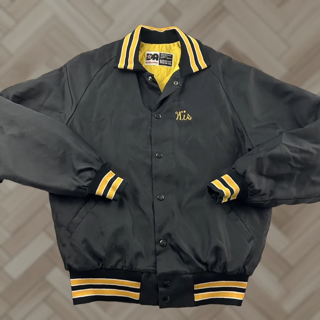 Vintage VINTAGE Don Alleson Holy Cross Snap Button Jacket Men’s Medium Black Yellow Shirt Varsity Jacket Buttons Mens Size US M / EU 48-50 / 2 - 1 Thumbnail