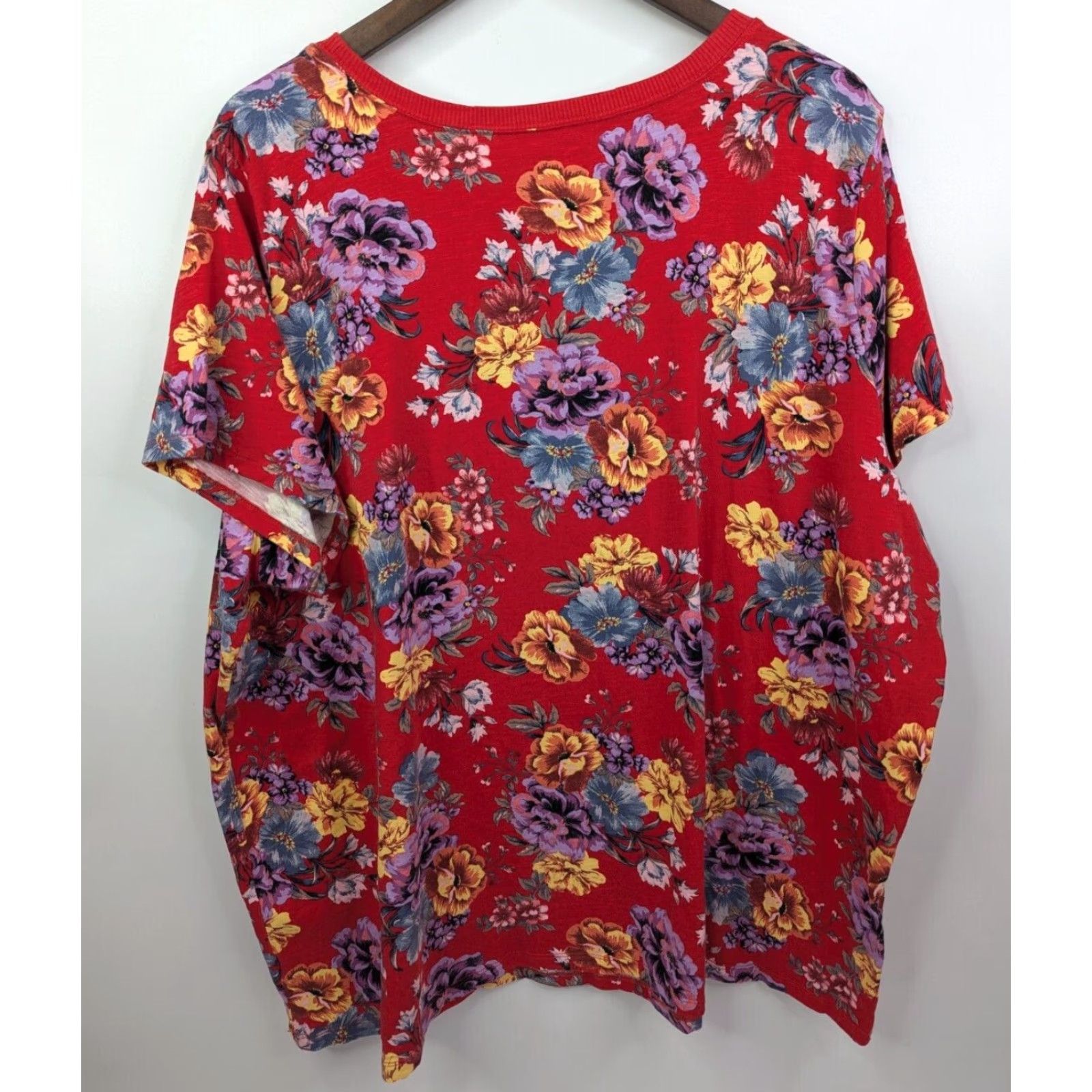 Torrid Torrid Red Floral Classic Fit Short Sleeve Crew Neck Stretch Plus Size 4X T-Shirt Size 40" / US 18 - 2 Thumbnail
