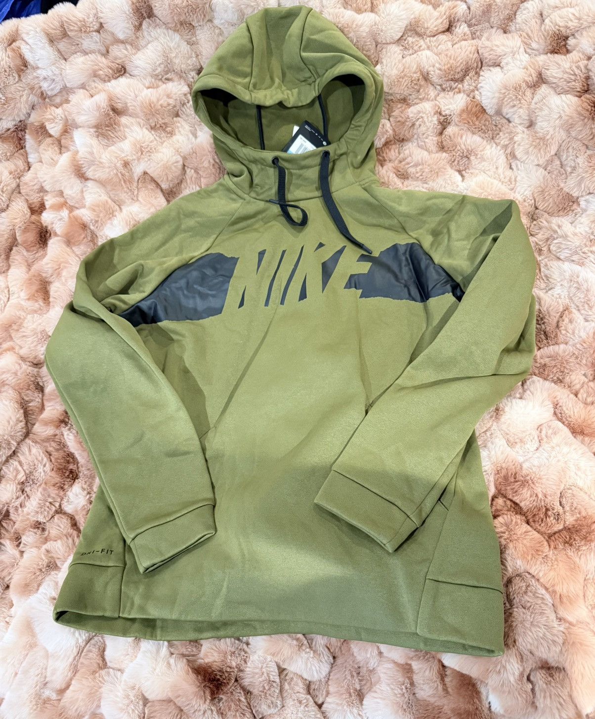 Nike NIKE Men's Therma Graphic Training Hoodie (Olive Flak/Black) Size US M / EU 48-50 / 2 - 2 Thumbnail