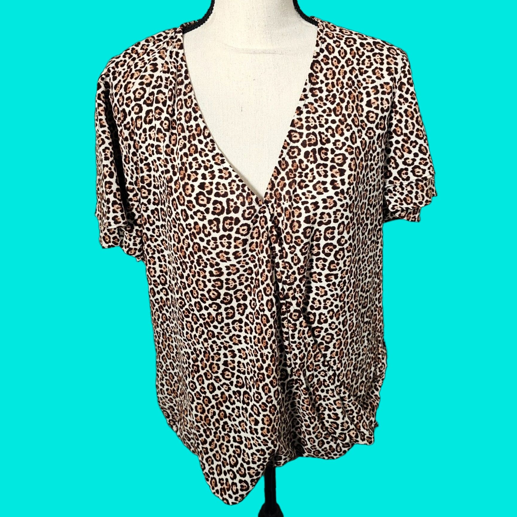 Michael Kors Michael Kors Cheetah Print Top Blouse V Neck Large Size L Long Sleeve Off Shoulder Snap Closure Size L / US 10 / IT 46 - 1 Thumbnail