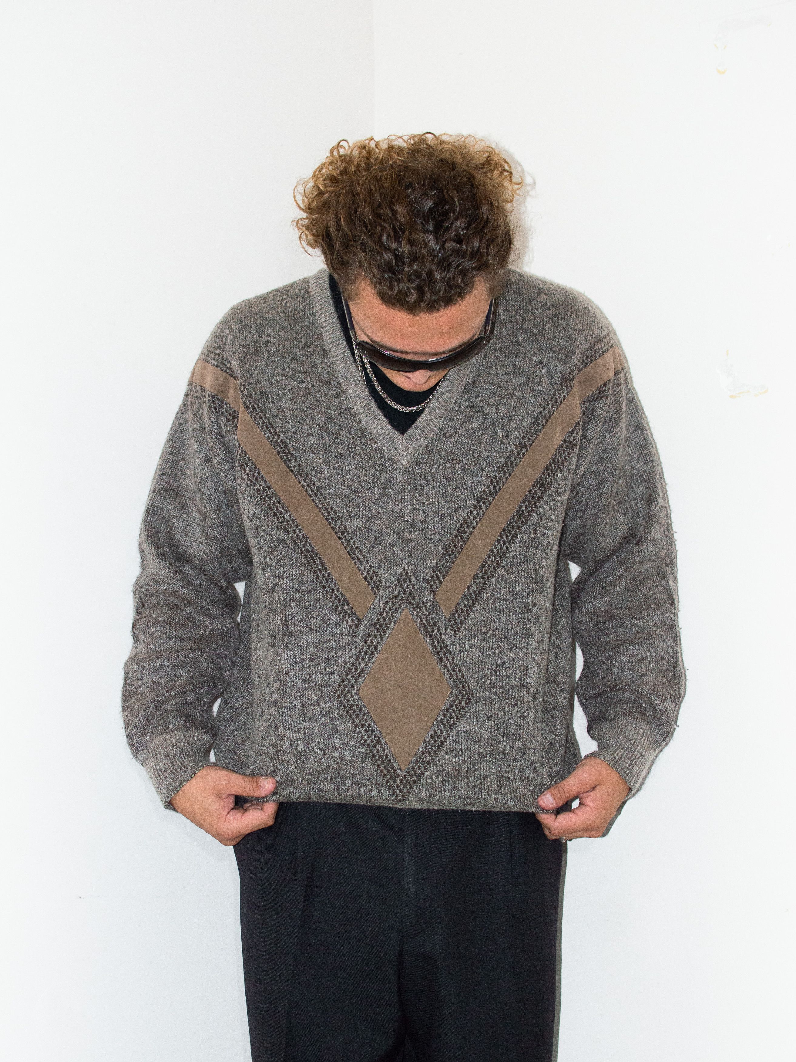 Designer × Vintage Khaki Beige Wool Suede Patch 90s Vintage V-neck Sweater Size US XL / EU 56 / 4 - 3 Thumbnail
