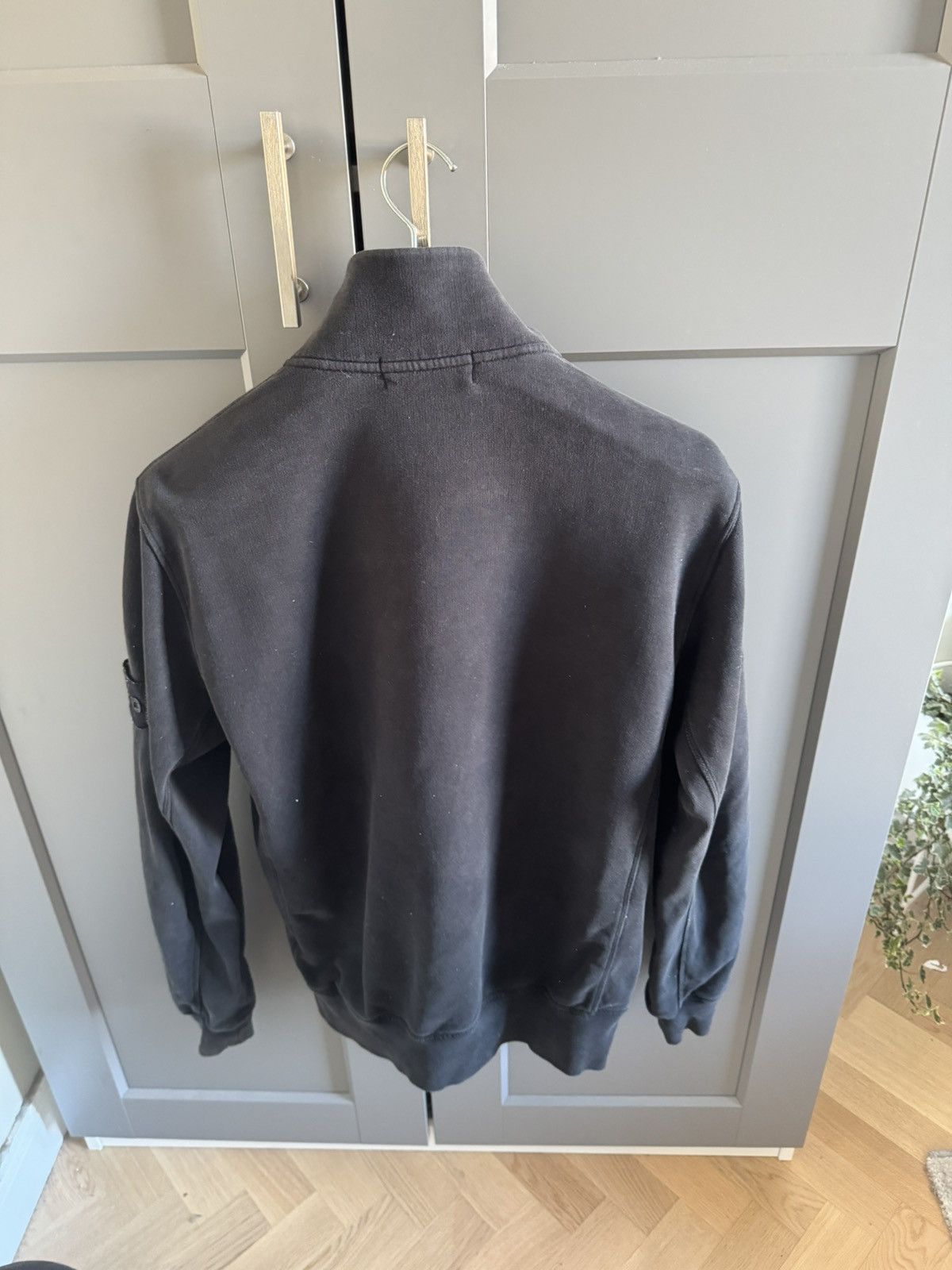 Stone Island Stone Island zip-up in black. Size US XL / EU 56 / 4 - 2 Thumbnail