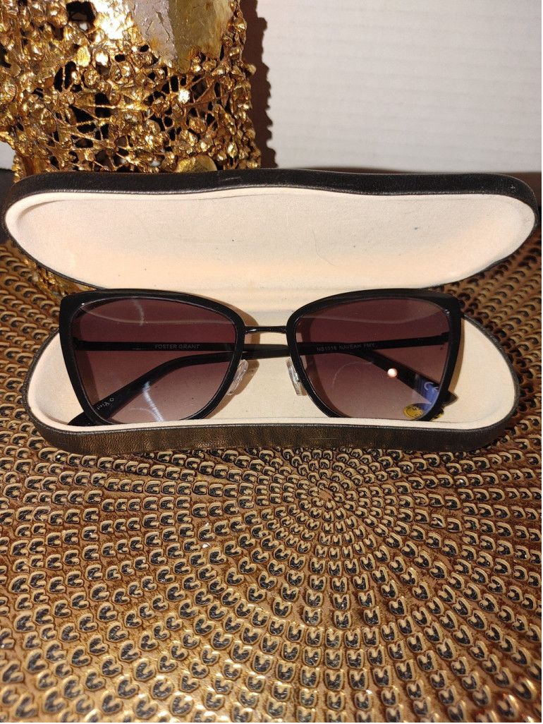 Foster Grant Naveah FMY Sunglasses w. Case Foster Grant Solar Shield 68mm Fitover Sunglasses Matte  main image 4