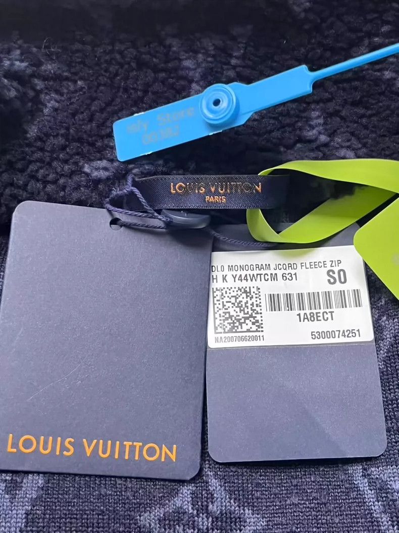 Louis Vuitton Louis Vuitton Full jacquard suede Logo jacket Size US S / EU 44-46 / 1 - 4 Thumbnail
