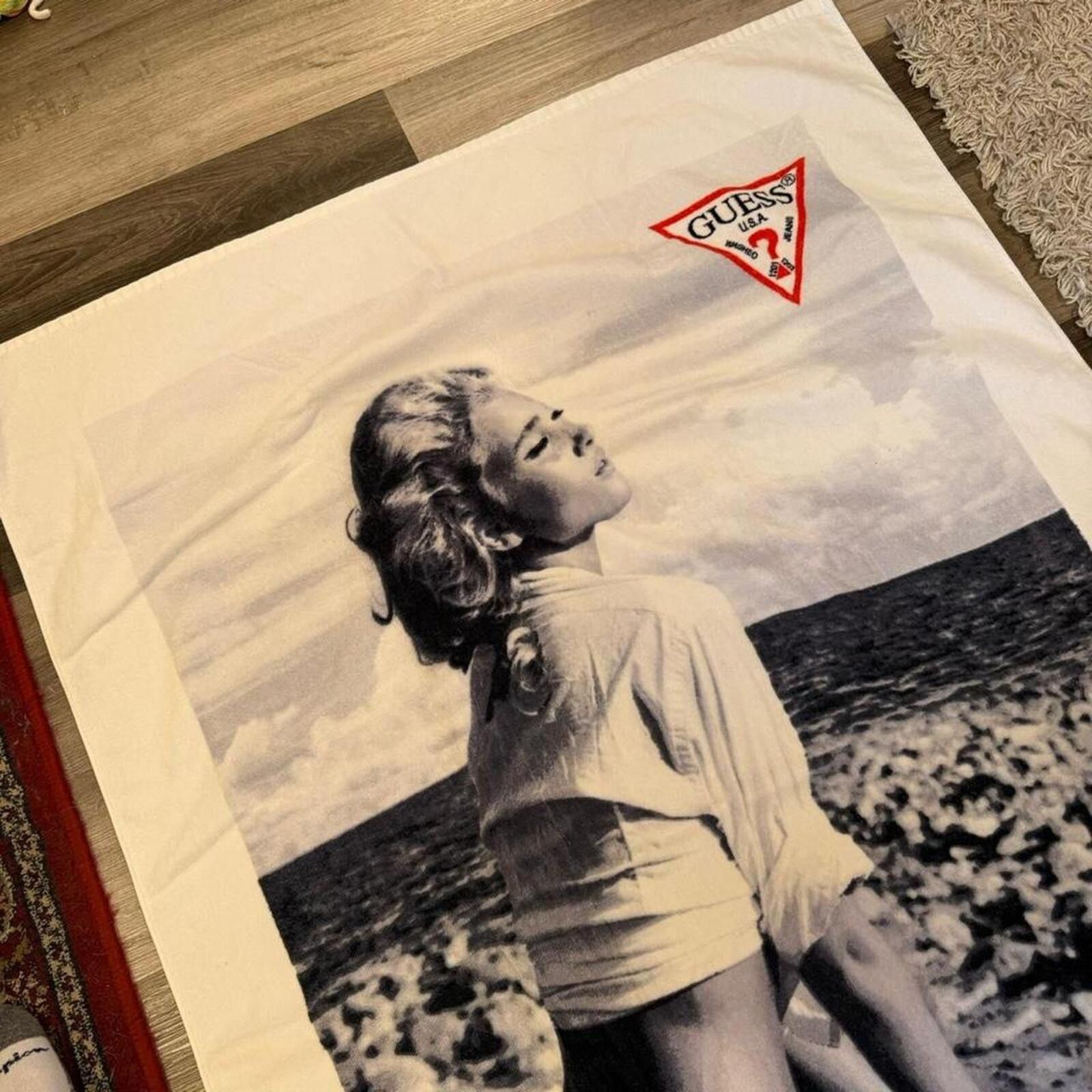 Guess vintage guess beachwear beach towel 00s Size ONE SIZE - 2 Thumbnail