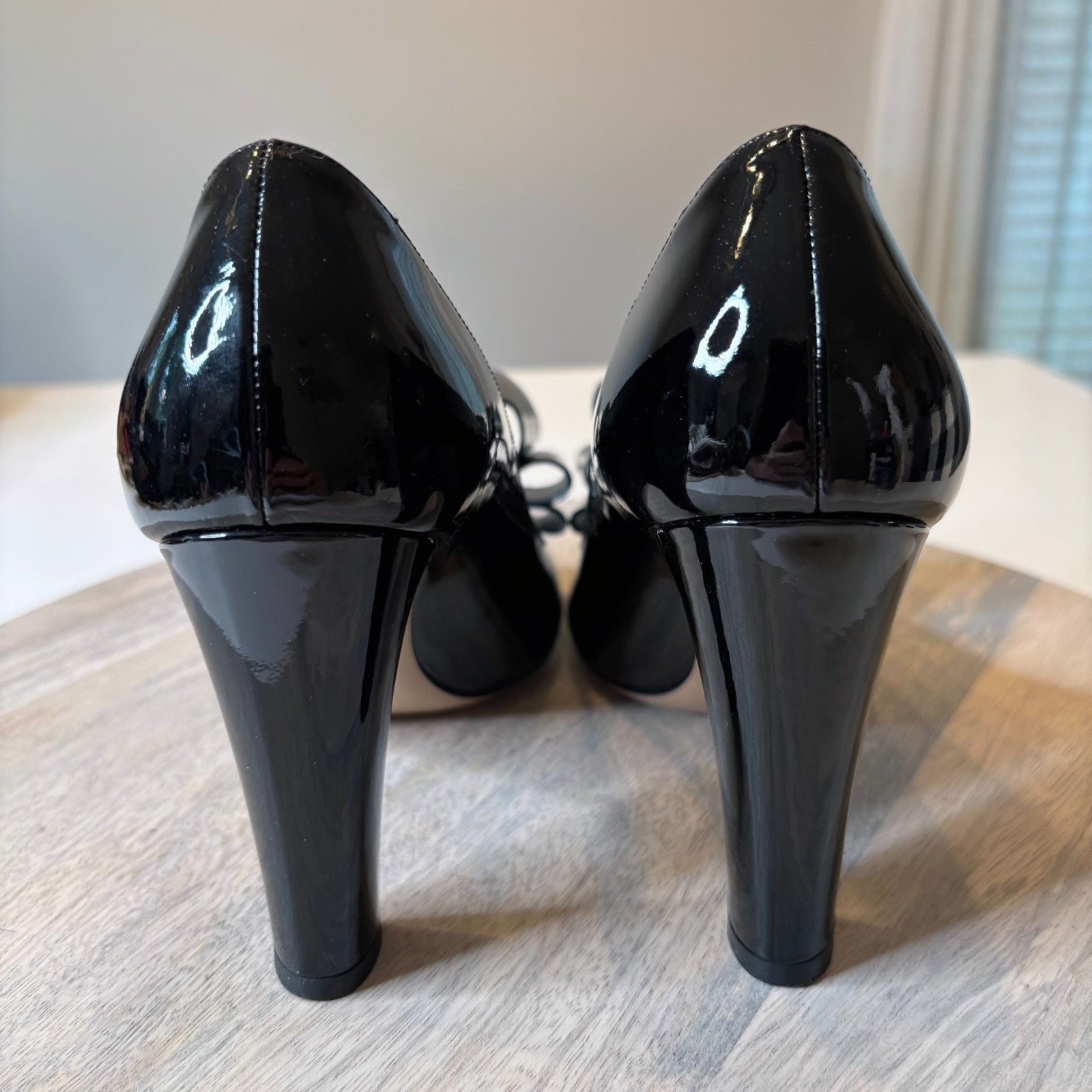 Valentino Valentino Garavani Patent Leather Bow Pumps 37.5 US 7.5 Size US 7.5 / IT 37.5 - 7 Thumbnail
