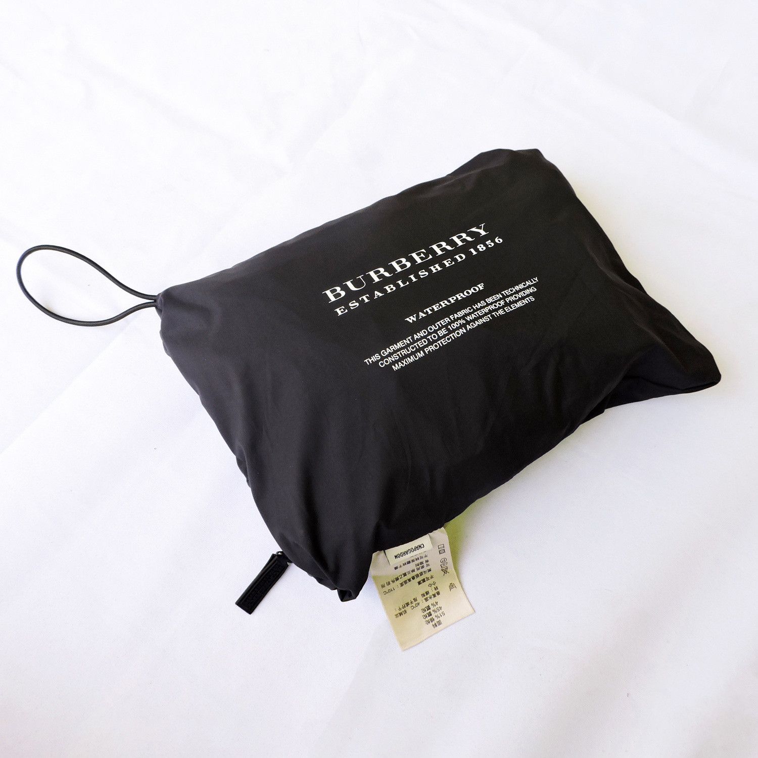 Burberry BURBERRY OUTDOOR WATERPROOF PACKABLE JACKET Size US S / EU 44-46 / 1 - 15 Thumbnail