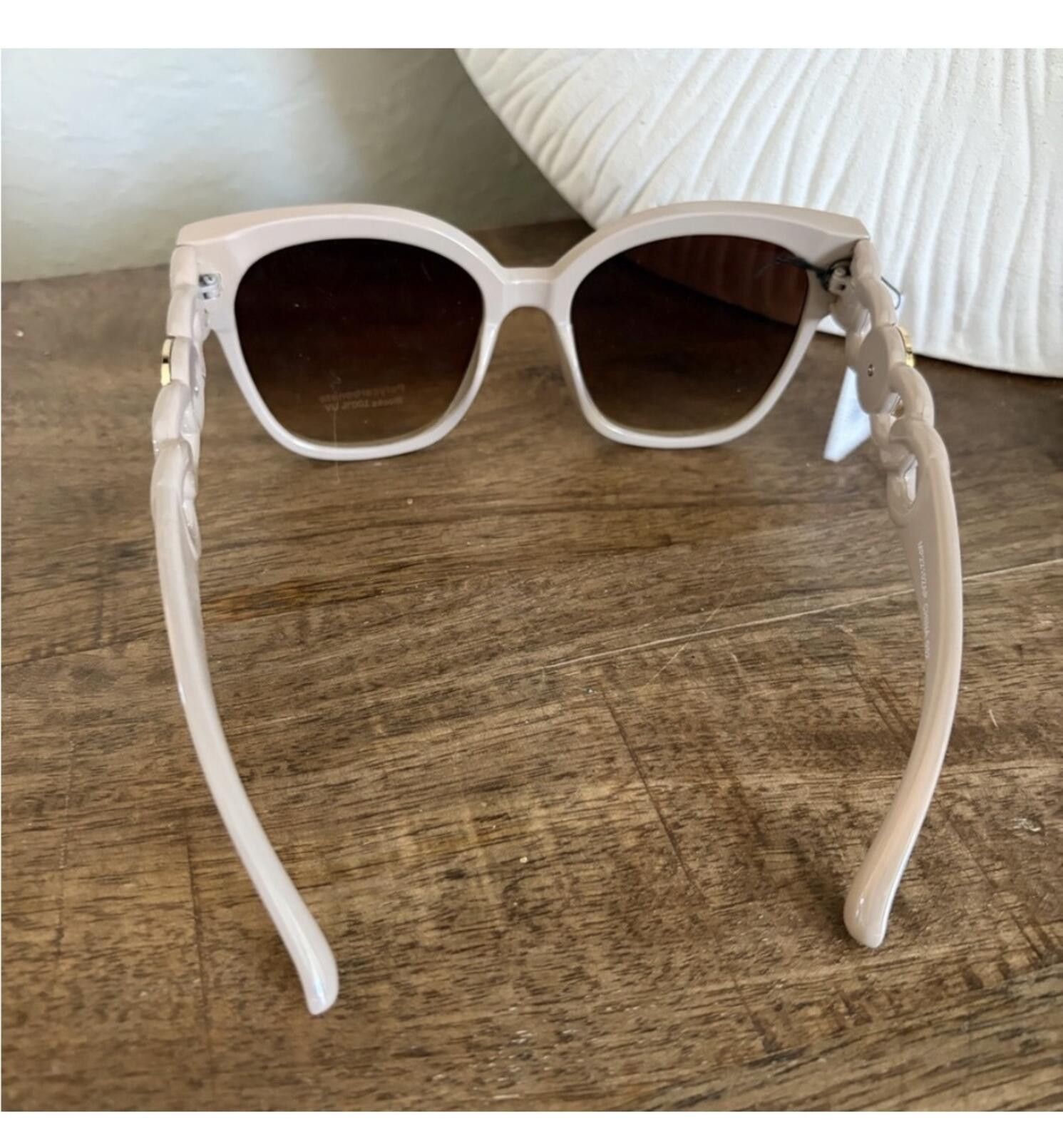 Other Chic Beige Sunglasses with Decorative Accent Size ONE SIZE - 3 Thumbnail