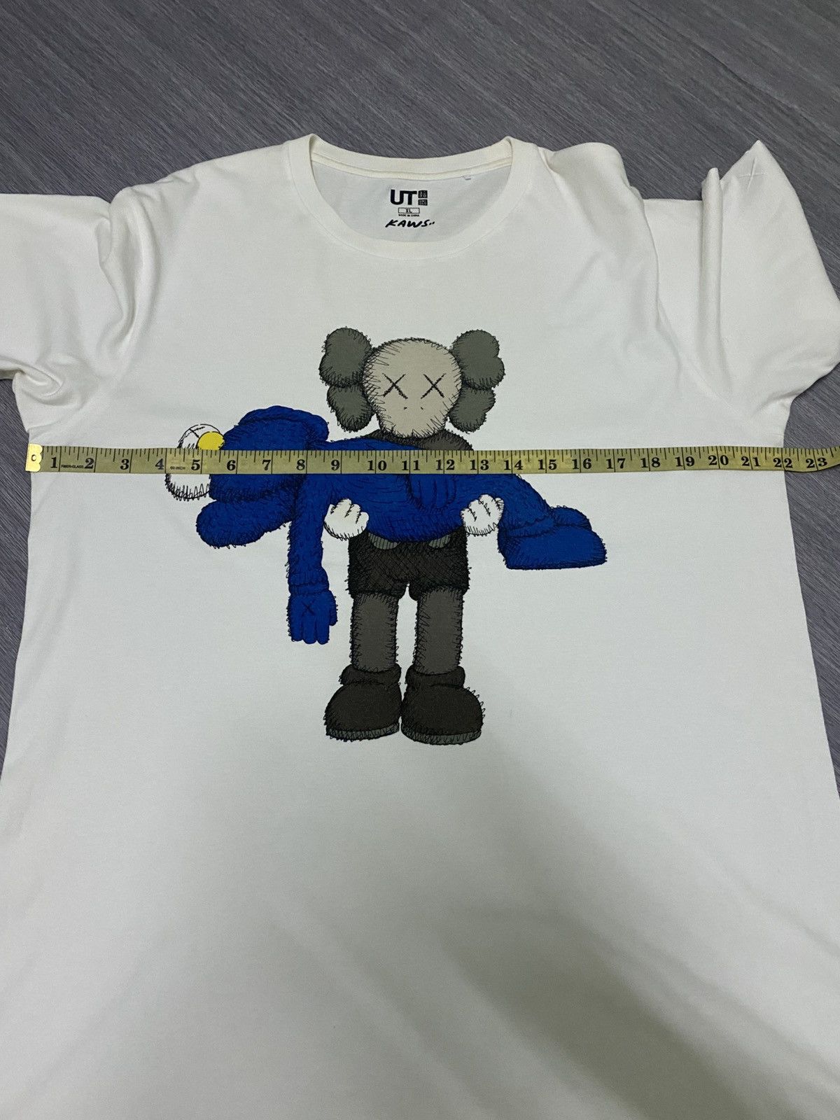 Kaws × Uniqlo Uniqlo X Kaws Size US XL / EU 56 / 4 - 8 Thumbnail