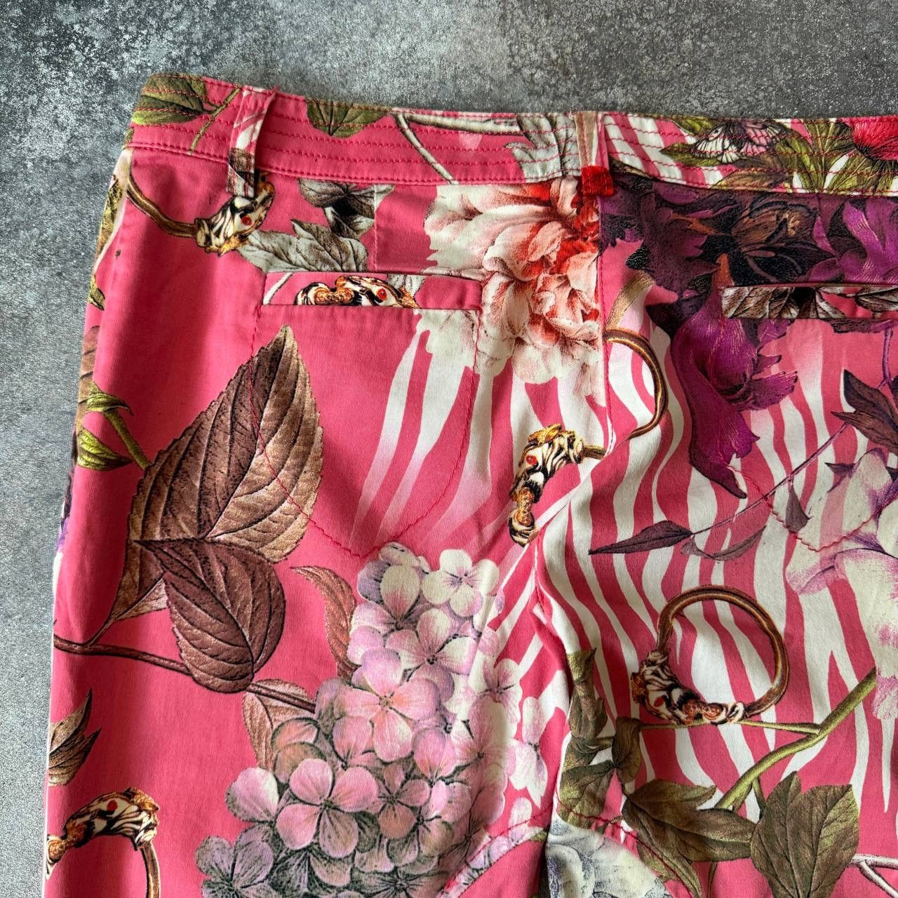 Roberto Cavalli Roberto Cavalli Multicolour Floral Y2K Capri Pants Size 28" / US 6 / IT 42 - 8 Thumbnail