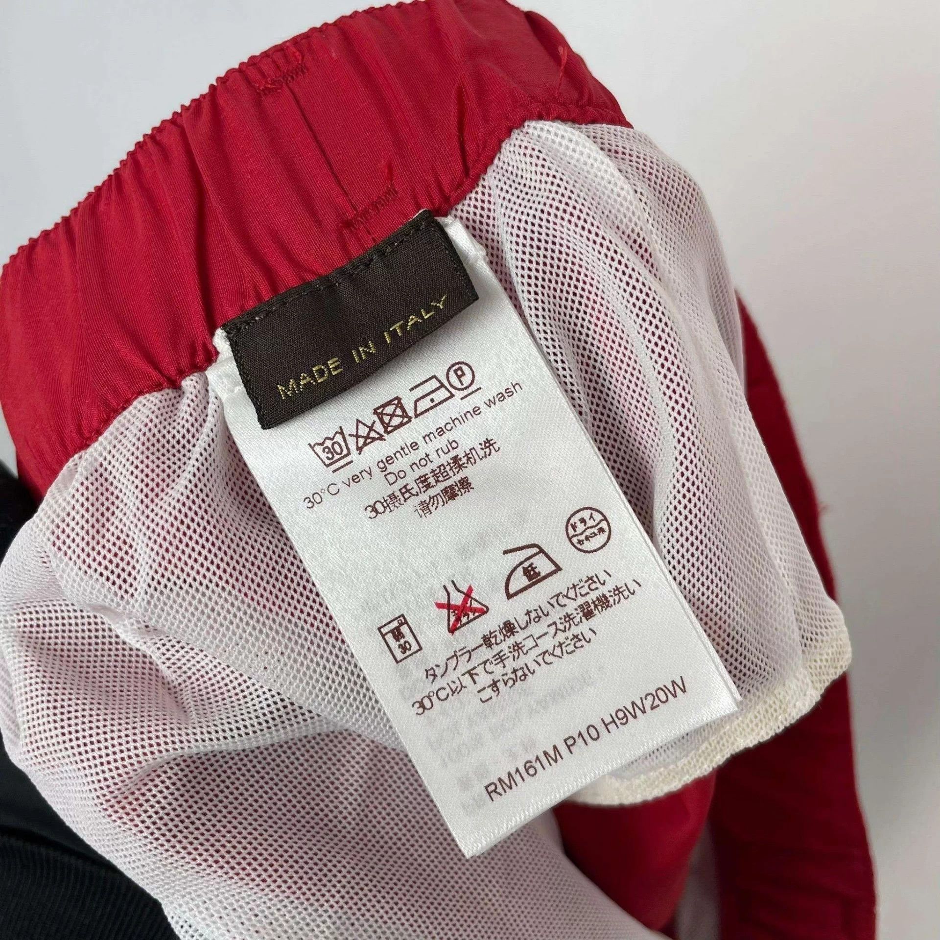 Louis Vuitton LV Red Men's Shorts Size US 34 / EU 50 - 4 Thumbnail