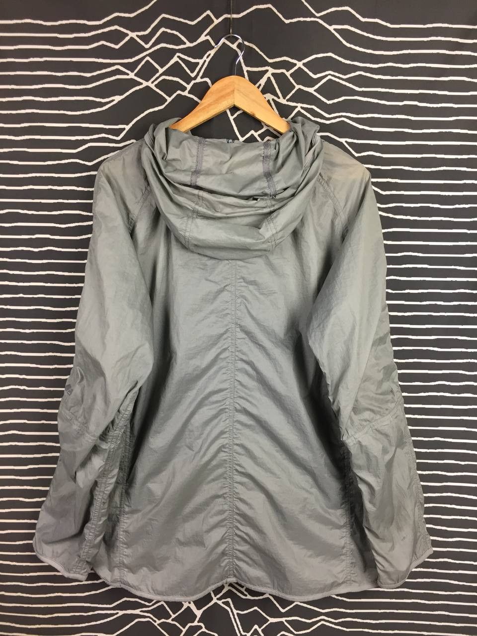 Uniqlo Uniqlo Nylon Lightweight Hooded Windbreaker Jacket Size US XL / EU 56 / 4 - 12 Thumbnail