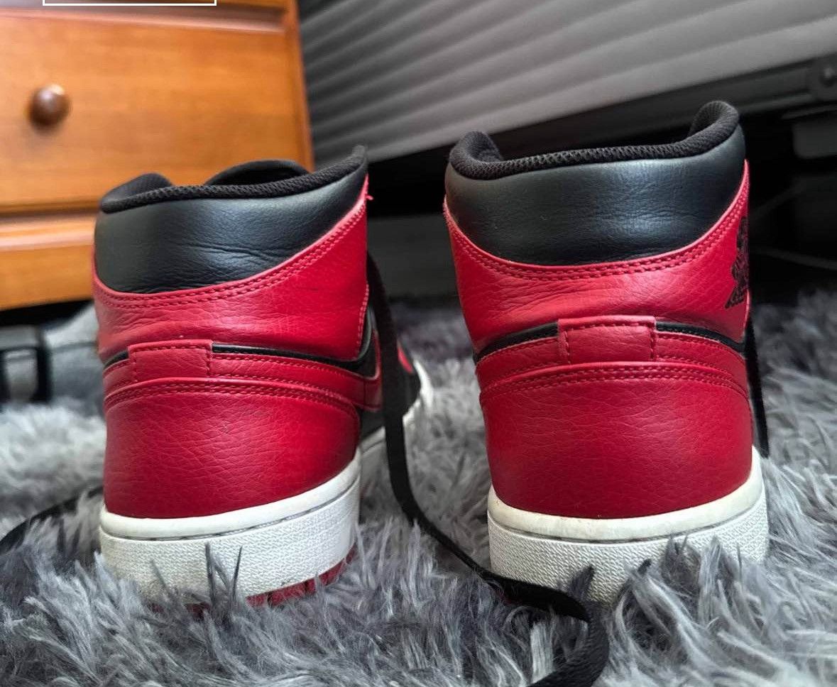 Jordan Brand Air Jordan 1 mid “banned” Size US 9.5 / EU 42-43 - 4 Thumbnail