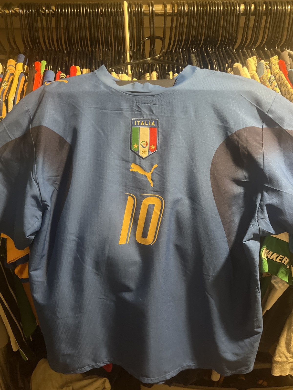 Puma Italy 2006 World cup home jersey totti 10 size L Size US L / EU 52-54 / 3 - 1 Thumbnail