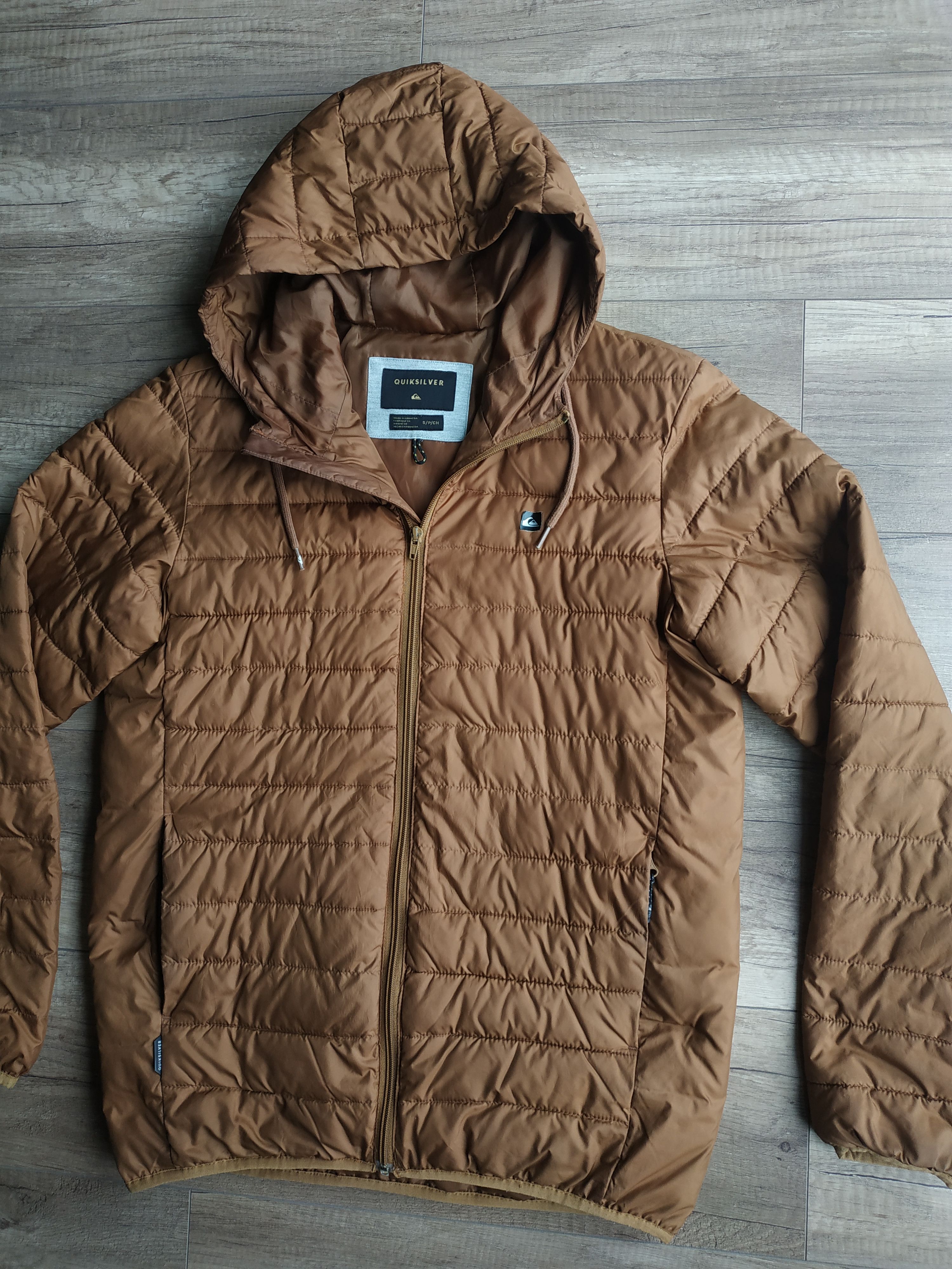 Quiksilver QUIKSILVER Men's Light Puffer Jacket, s. SMALL, fit. M Size US S / EU 44-46 / 1 - 3 Thumbnail