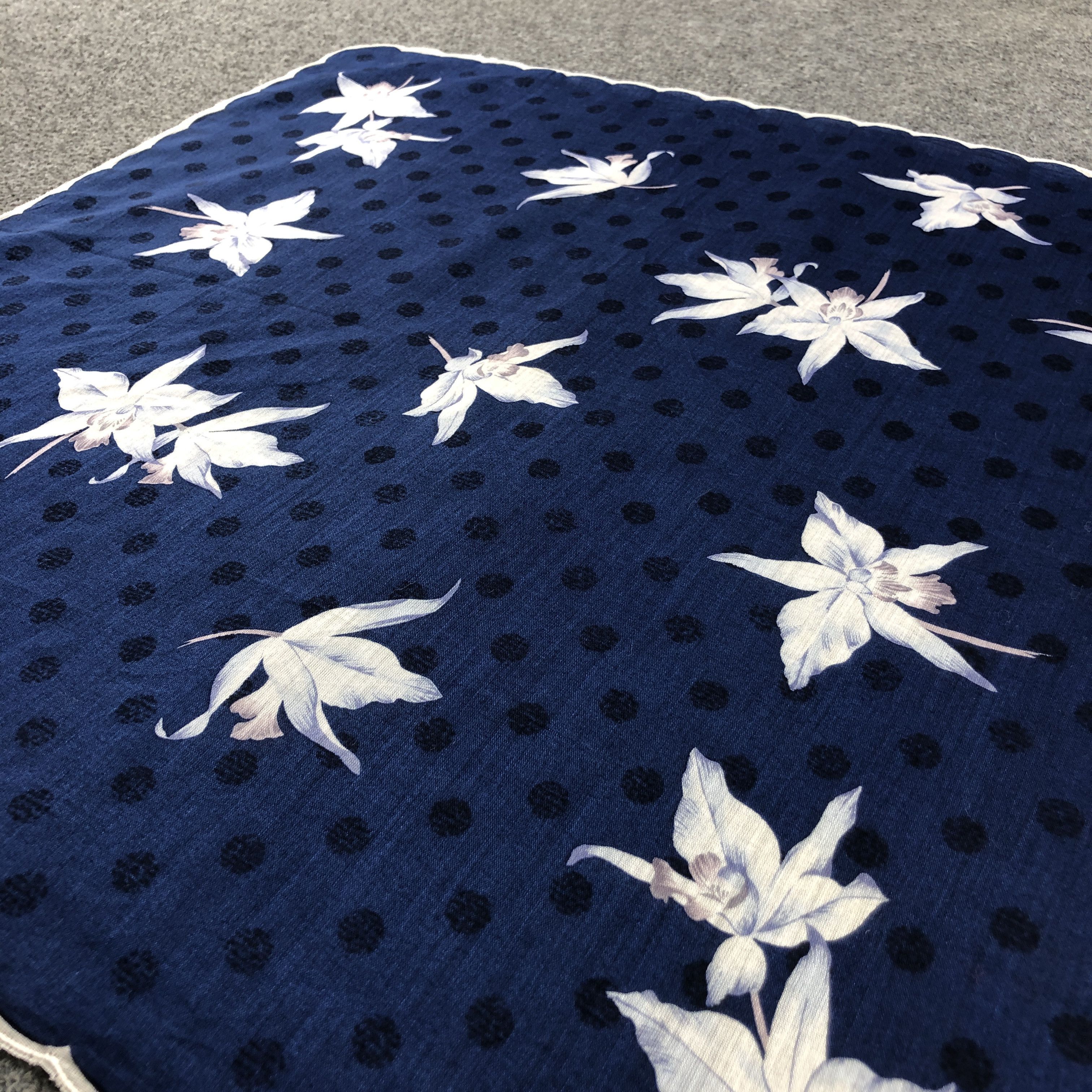 Vintage ValenTINO GarAVANI Handkerchief Neckerchief Bandana H2674 Size ONE SIZE - 3 Thumbnail