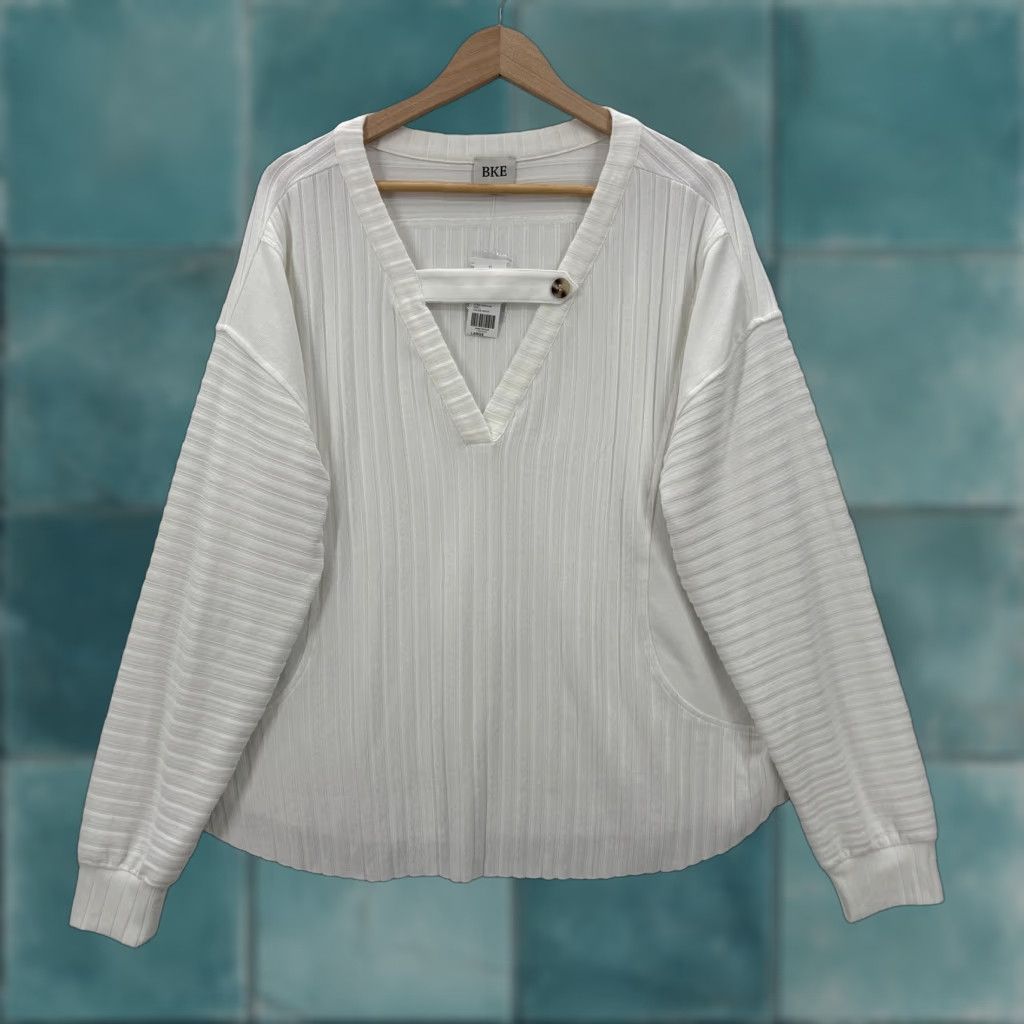 Vintage VINTAGE Buckle Shirt Womens Large White Ribbed V Neck Long Sleeve Knit Pullover NWT Size L / US 10 / IT 46 - 1 Thumbnail