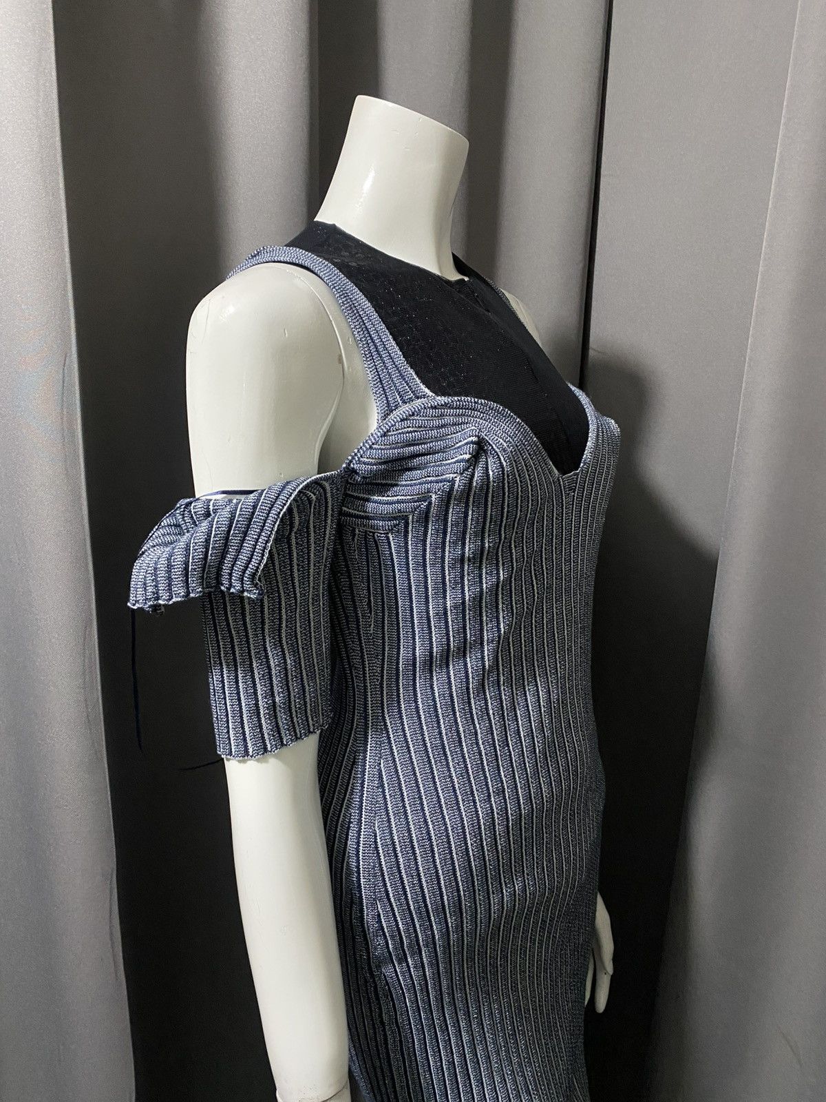 Victoria Beckham Victoria Beckham Cold-Shoulder Midi Dress Size S / US 4 / IT 40 - 6 Thumbnail