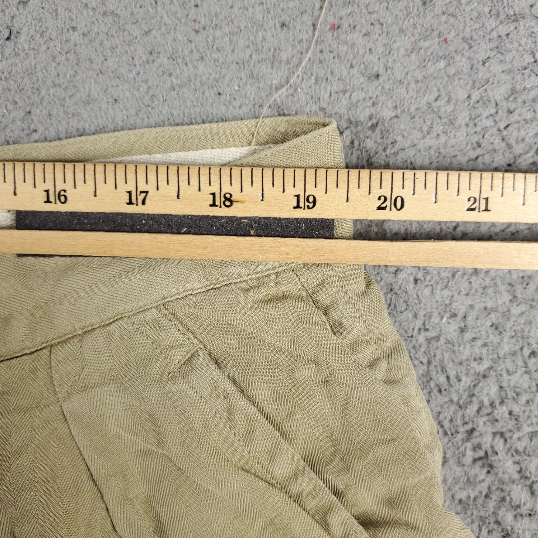 Tommy Bahama VINTAGE Tommy Bahama Shorts Mens Size 40 Chino Silk Casual Pleated Beige Summer Size US 40 / EU 56 - 4 Thumbnail