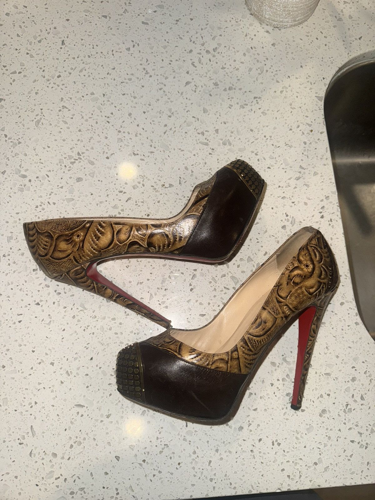 Christian Louboutin Luxurious Gold Embossed Platform Heels w/ Signature Red Sole Size US 7.5 / IT 37.5 - 6 Thumbnail