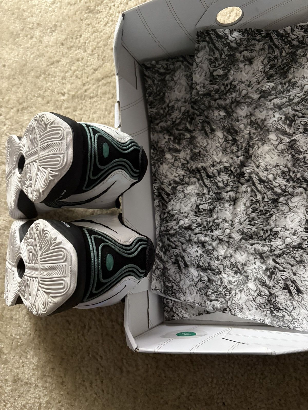 Nike Lebron XXI 21 Pearl Size US 12 / EU 45 - 2 Thumbnail