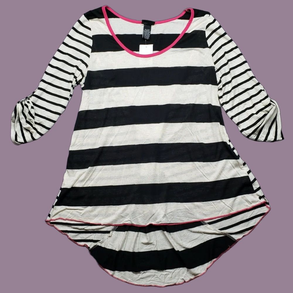 Vintage Rue21 Top Blouse Womens M Black White Stripe Round Neck 3/4 Sleeve Pullover New Size M / US 6-8 / IT 42-44 - 1 Thumbnail