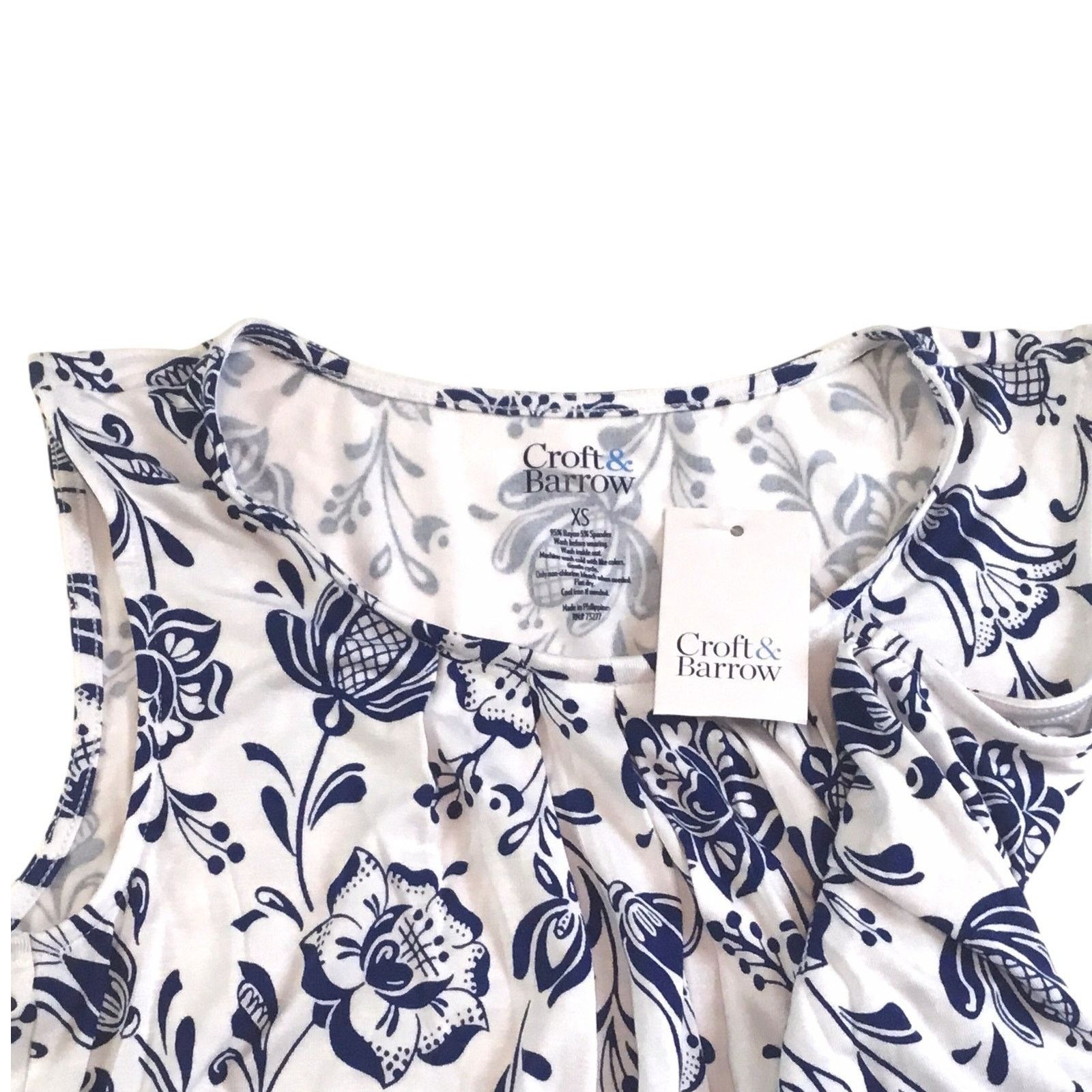 Croft & Barrow Croft & Barrow Sleeveless Top Flare White Blue Floral XS NWT Size XS / US 0-2 / IT 36-38 - 2 Thumbnail