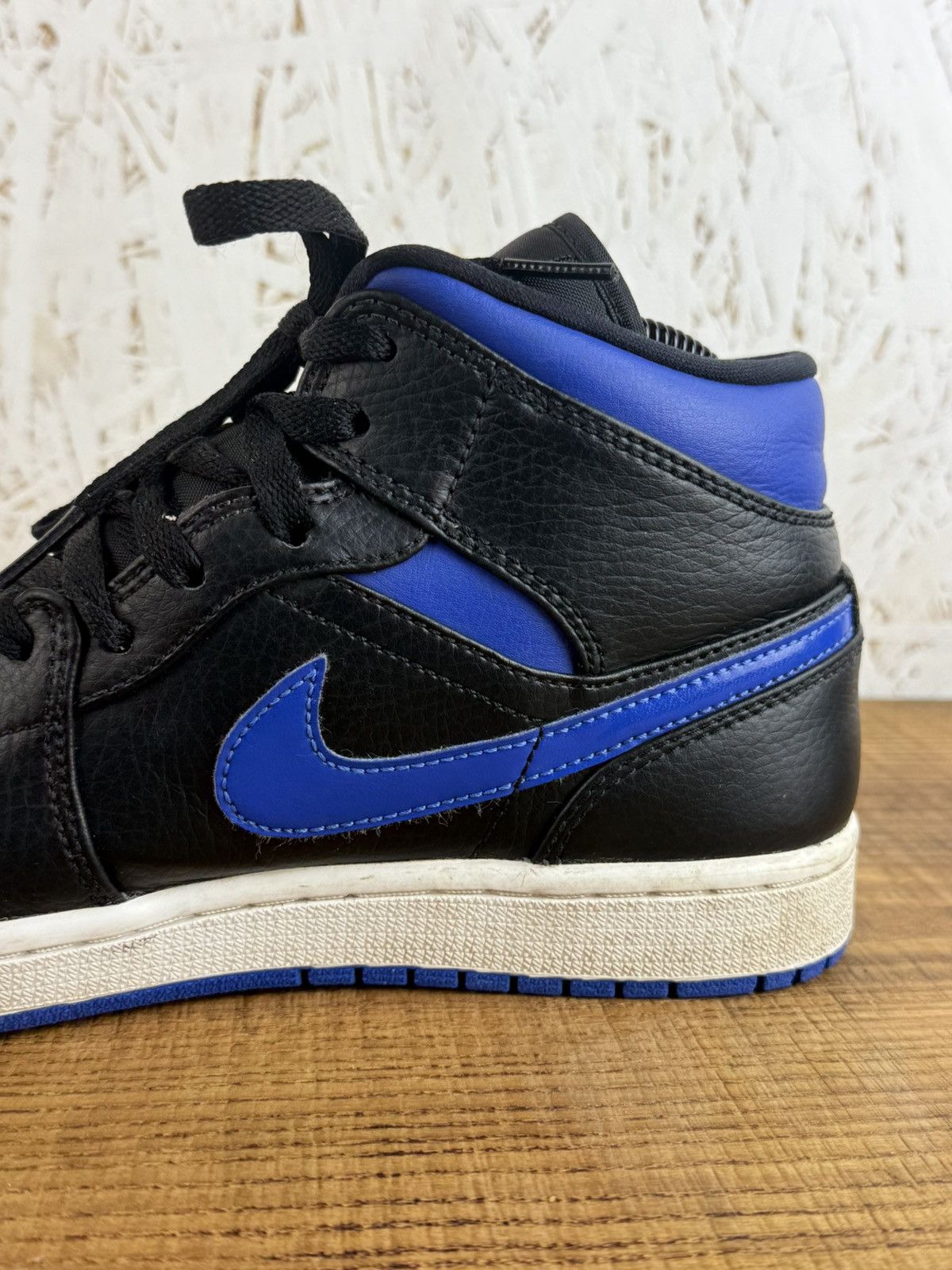 Jordan Brand Jordan 1 Mid Black Hyper Royal Blue Sneakers 554724-068 US8 Size US 8 / EU 41 - 7 Thumbnail