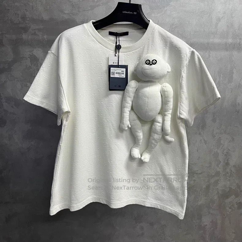 Louis Vuitton Louis Vuitton White doll pendant round neck short sleeve Size US M / EU 48-50 / 2 - 1 Thumbnail