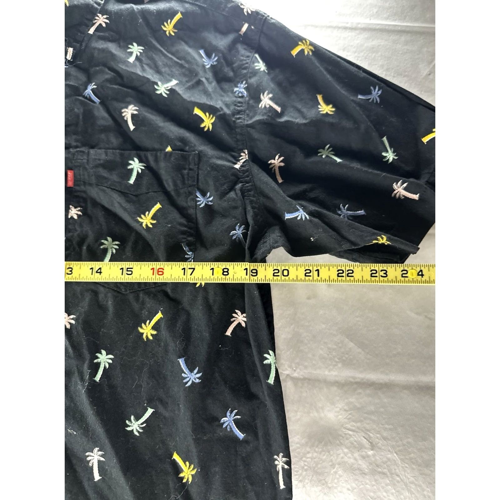 Levi's VINTAGE Levis Mens Button Up Shirt Mens Large Black Palm Trees AOP Tropical Surfwear Size US L / EU 52-54 / 3 - 3 Thumbnail