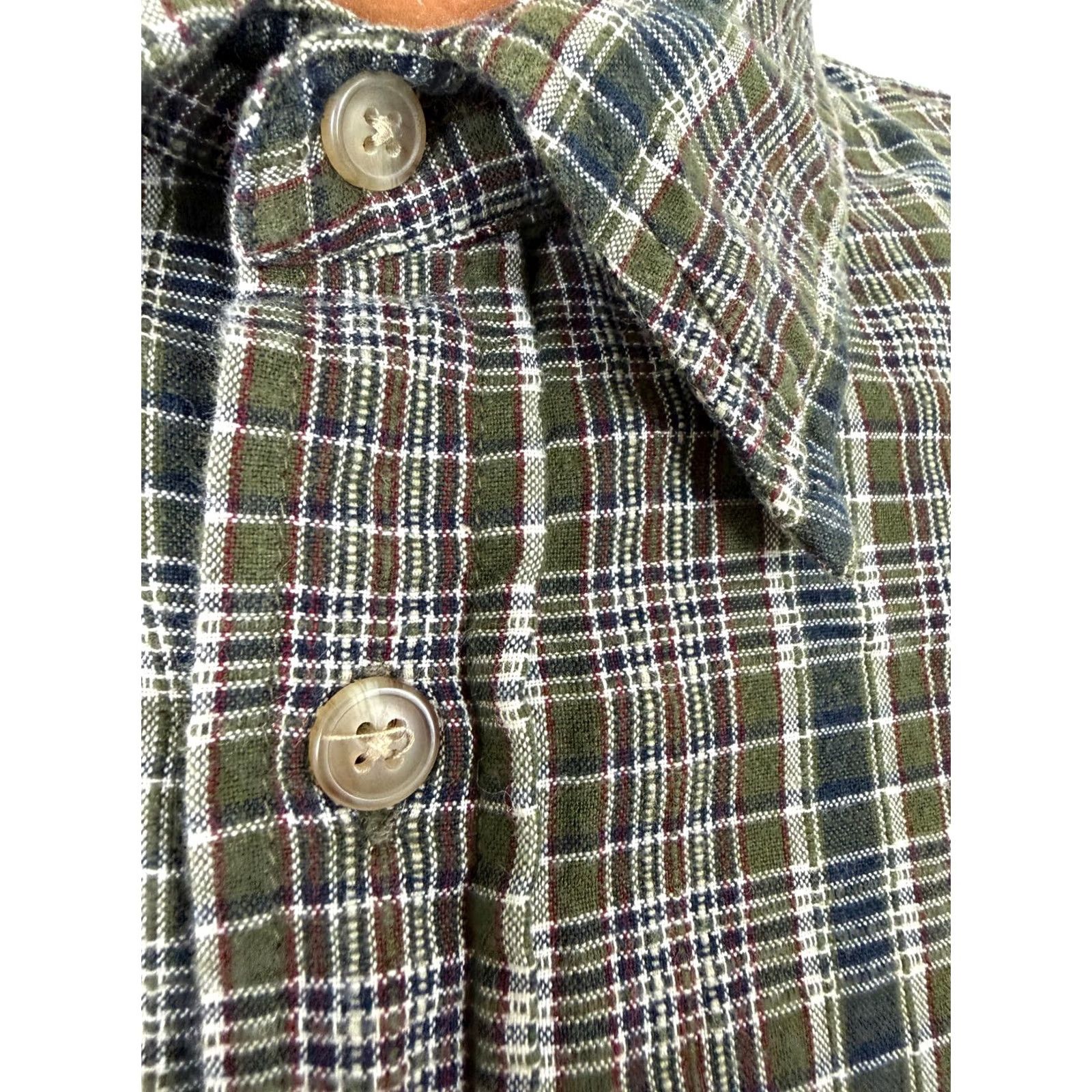 Gap VINTAGE Gap Shirt Men Large L Olive Plaid Button Up Lightweight Cotton Outdoors Size US L / EU 52-54 / 3 - 6 Thumbnail