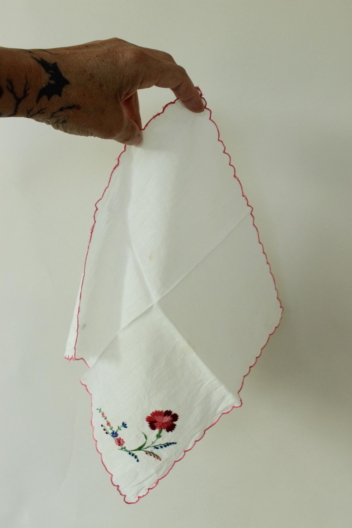 Vintage Vintage White Handkerchief, Embroidered Flower Cotton Hankie Size ONE SIZE - 9 Thumbnail