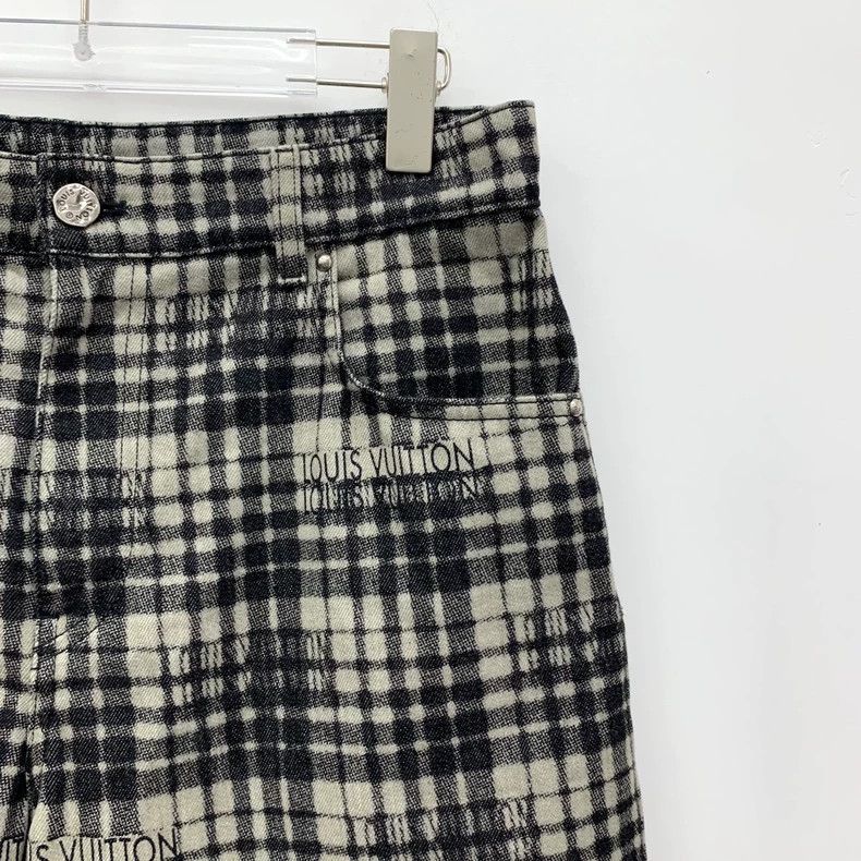 Louis Vuitton Louis Vuitton 23 cotton casual shorts with black plaid log Size US 29 - 3 Thumbnail