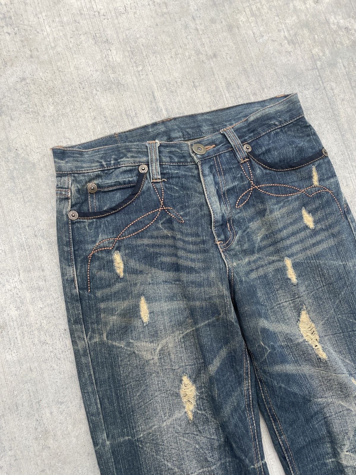 Japanese Brand 2000s JAPANESE BRAND RUSTY DISTRESSED UNIQUE BACKPOCKET JEAN Size US 30 / EU 46 - 2 Thumbnail