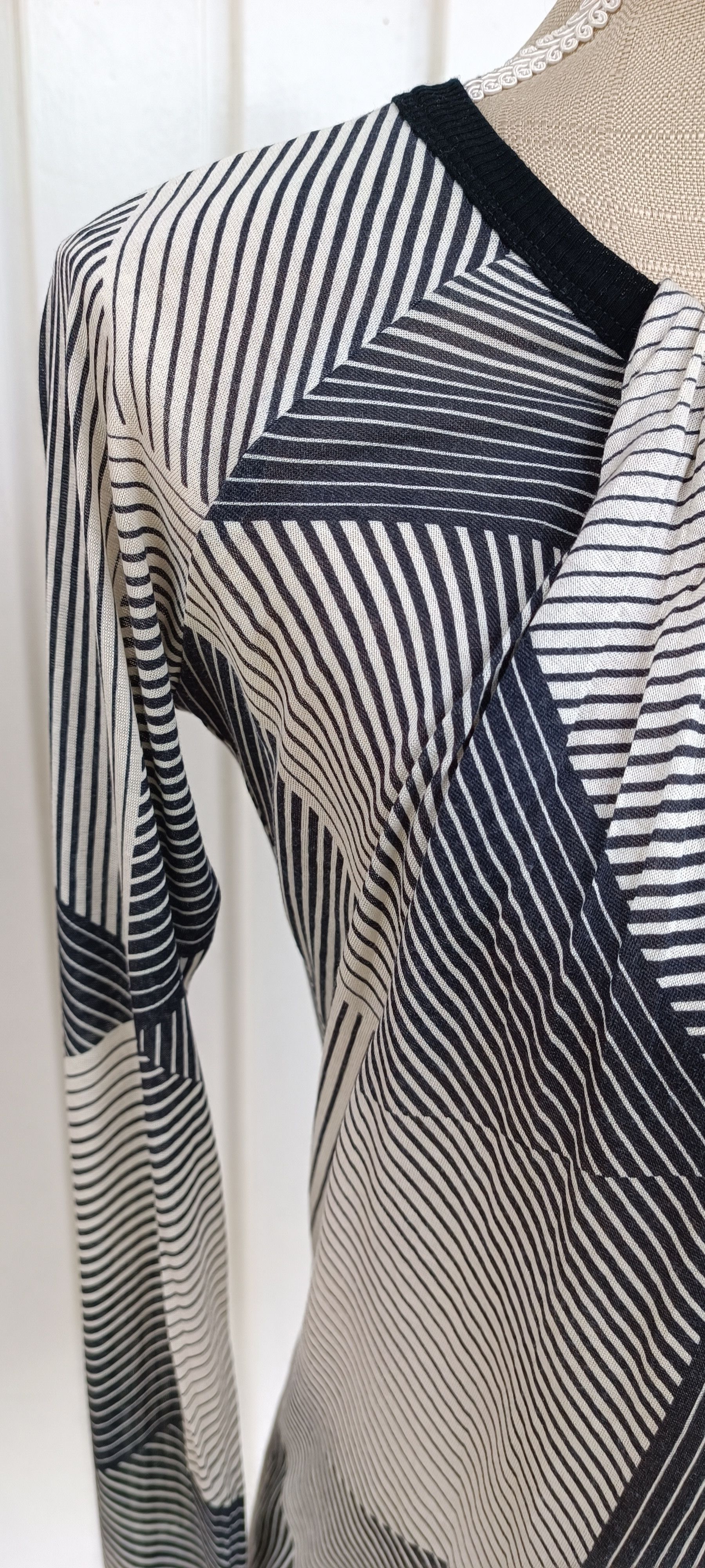 Jean Paul Gaultier 3D_ Geometric motifs- Silk top Size M / US 6-8 / IT 42-44 - 4 Thumbnail