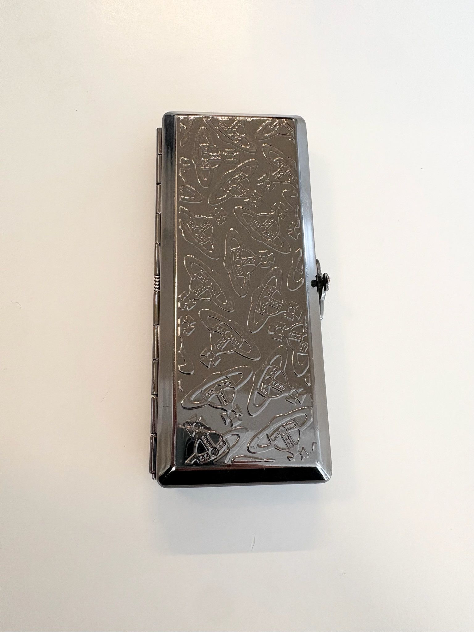 fag cigarette This artist creates drawings on rolling papers. In the UK, the word 'fag'  is a colloquial term for a cigarette, but it is also used as a homophobic  slur. This play on