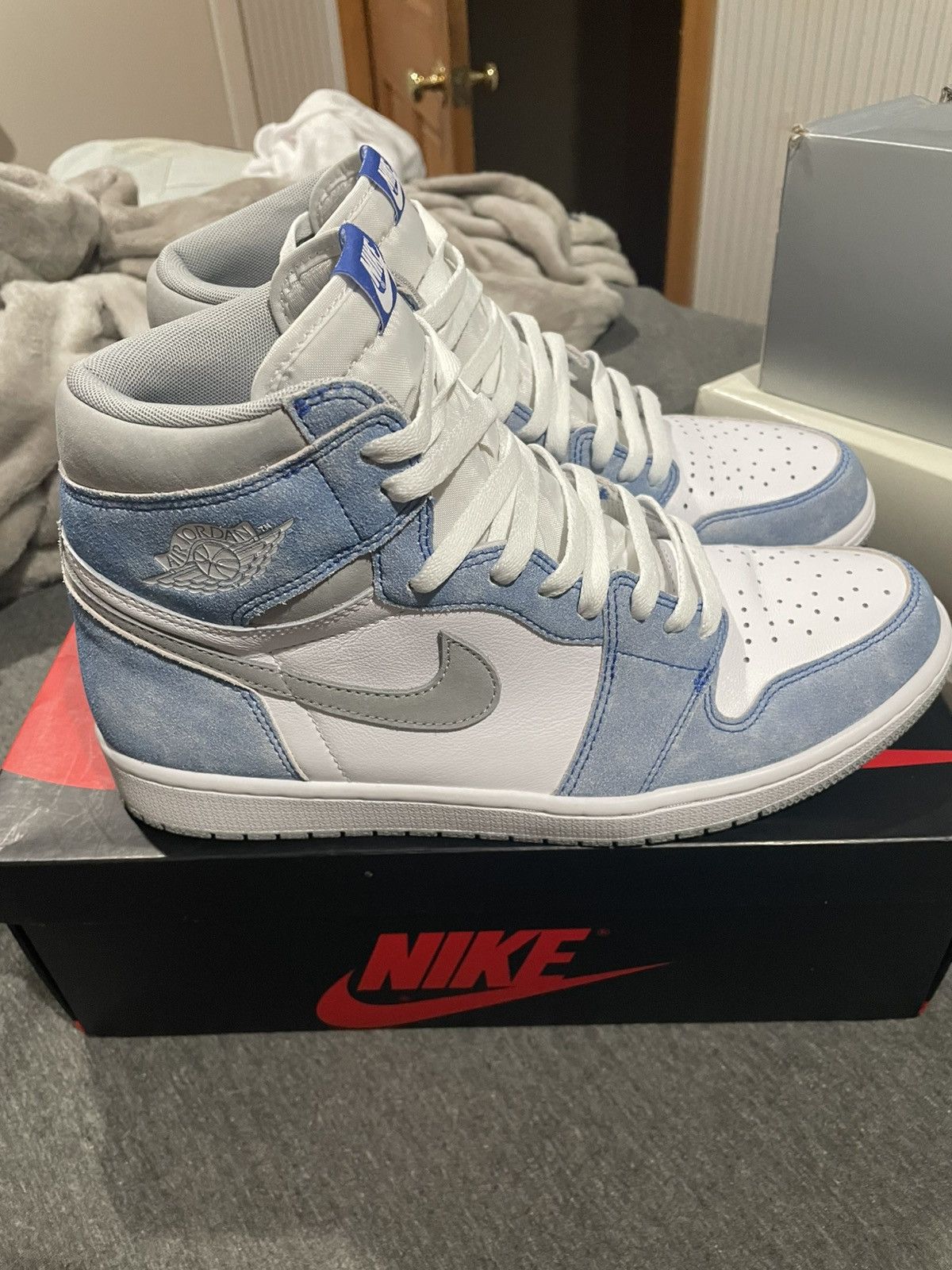 Jordan Brand Air Jordan 1 Hyper Royal 2021 Size 11 Size US 11 / EU 44 - 4 Thumbnail