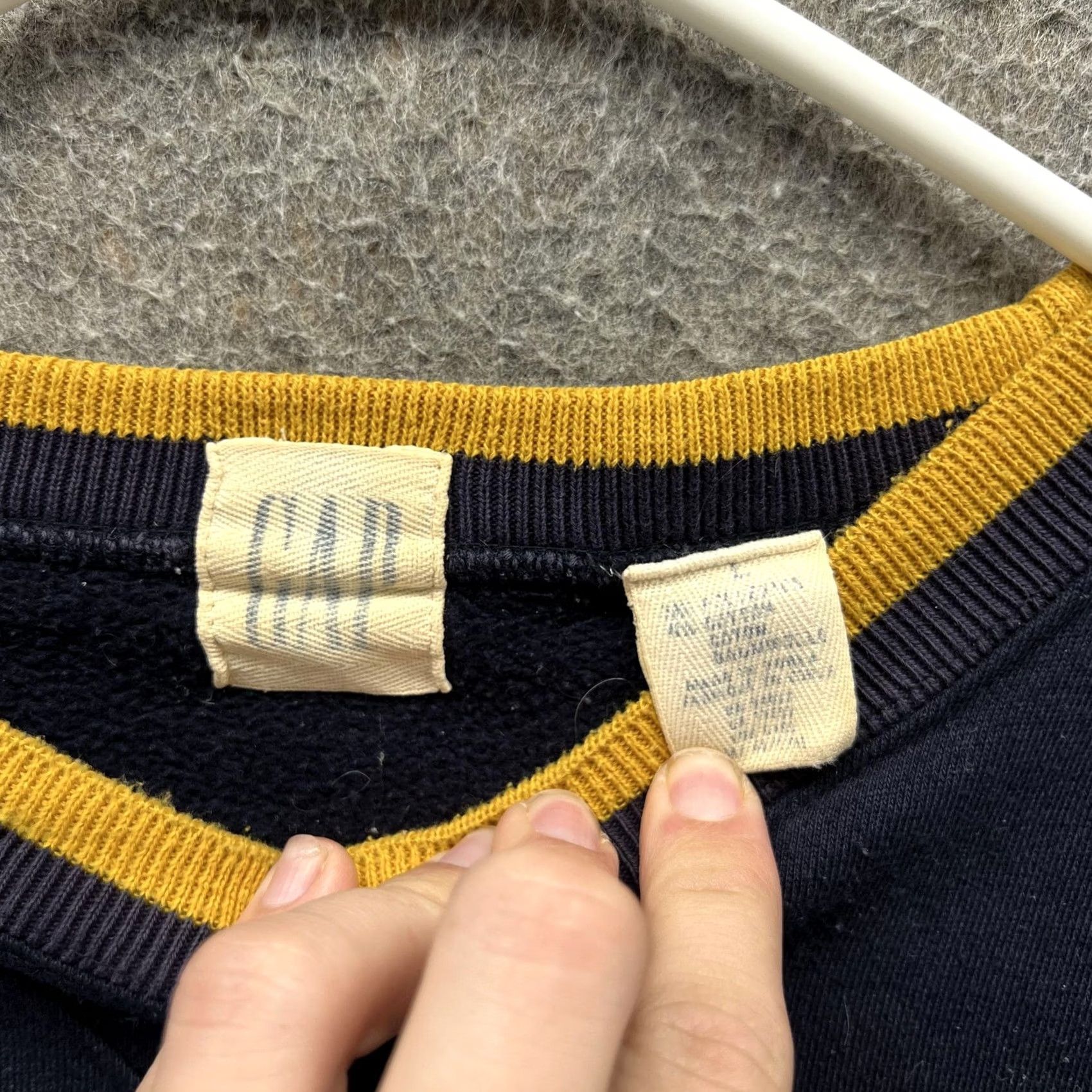 Gap VINTAGE Gap Sweatshirt Mens Large Blue Athletic Team Pocket Fleece Crewneck 90s Size US L / EU 52-54 / 3 - 2 Thumbnail